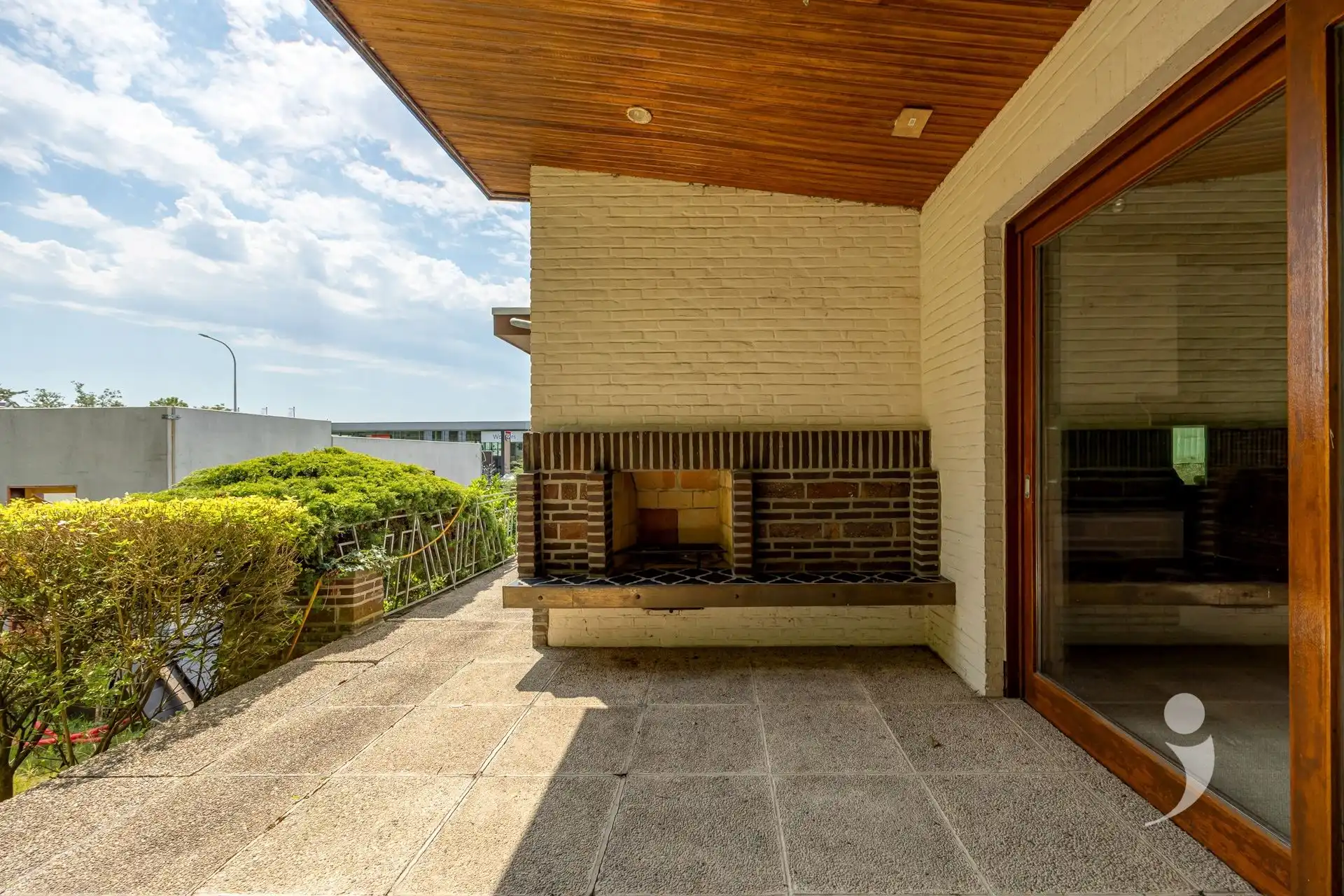 Ruime te renoveren woning!  foto 32
