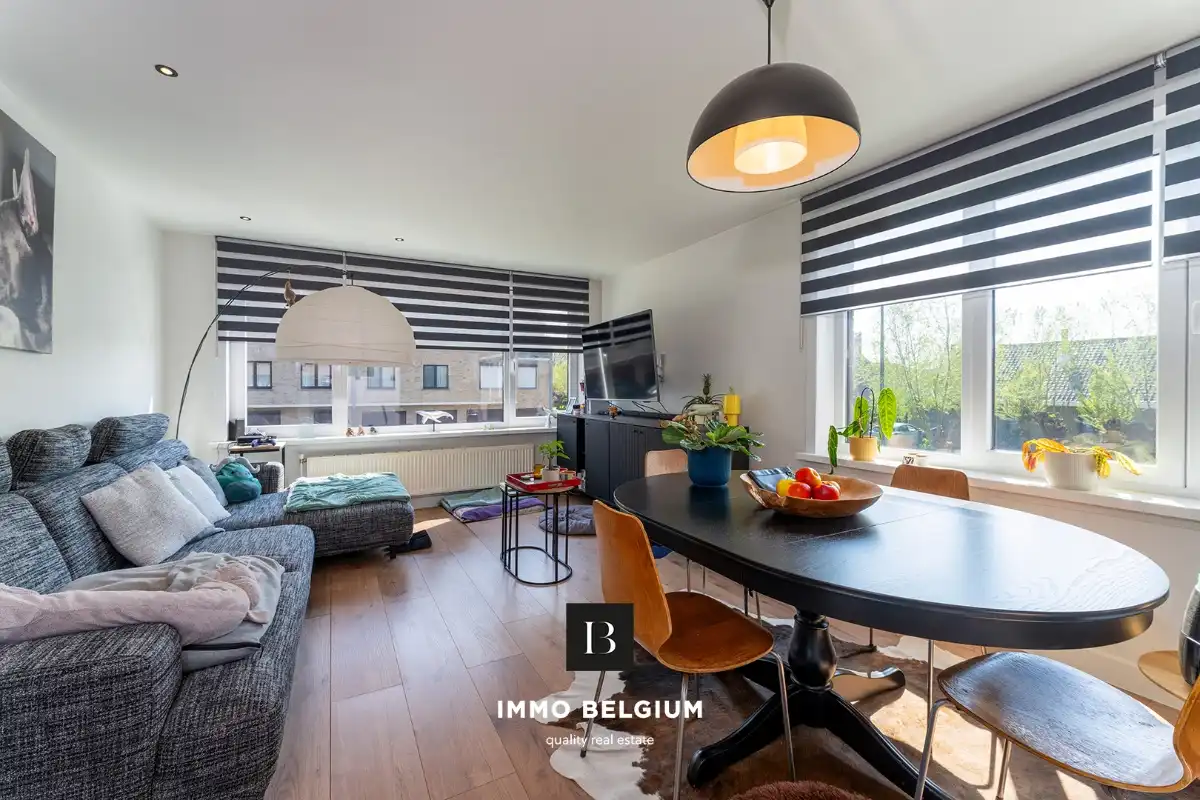 Instapklaar hoekappartement nabij het centrum met 2 slaapkamers foto {{pictureIndex}}