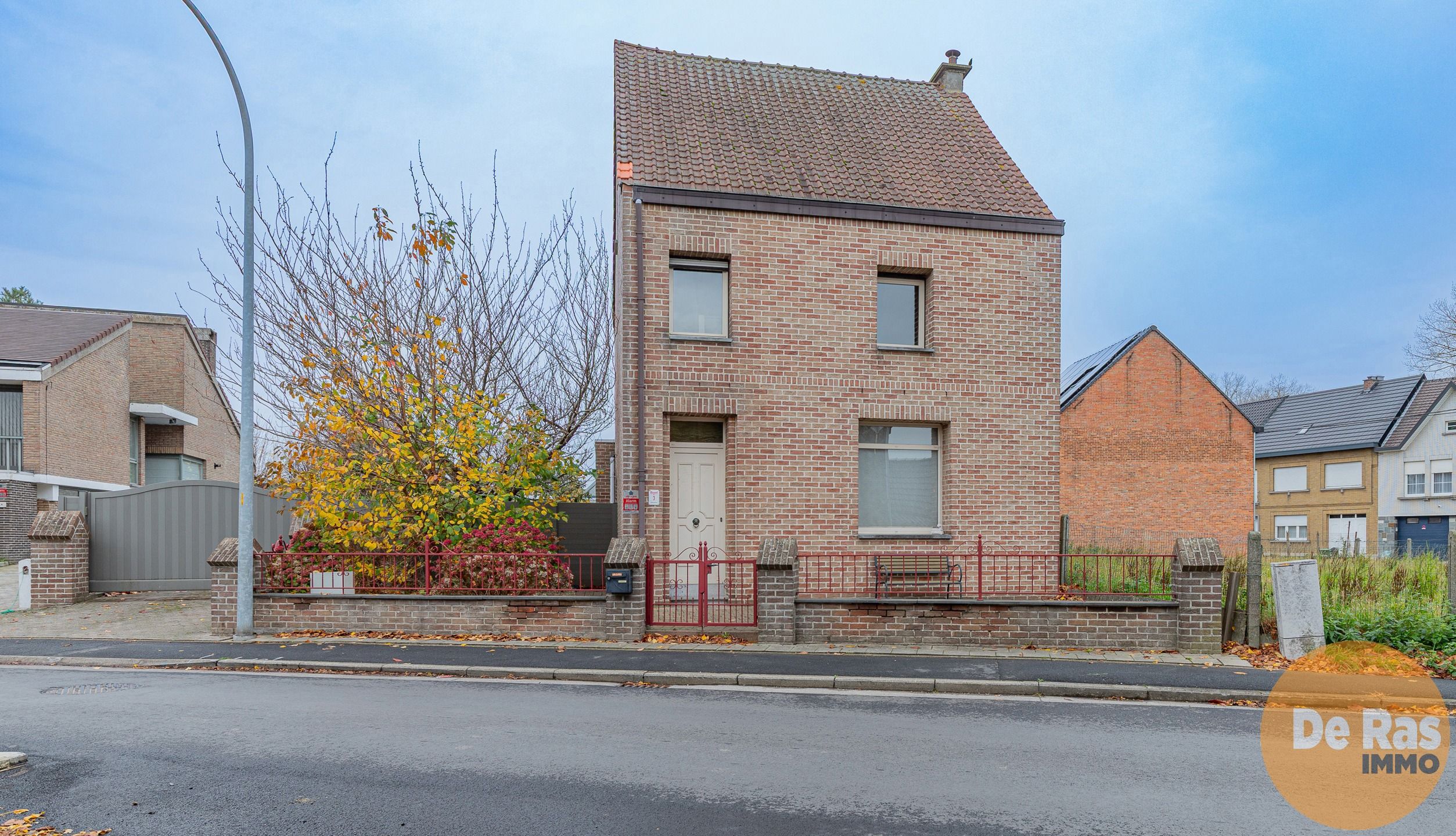 Hoofdfoto van de publicatie: NIEUWERKERKEN - Gerenoveerde HOB met tuin op toplocatie