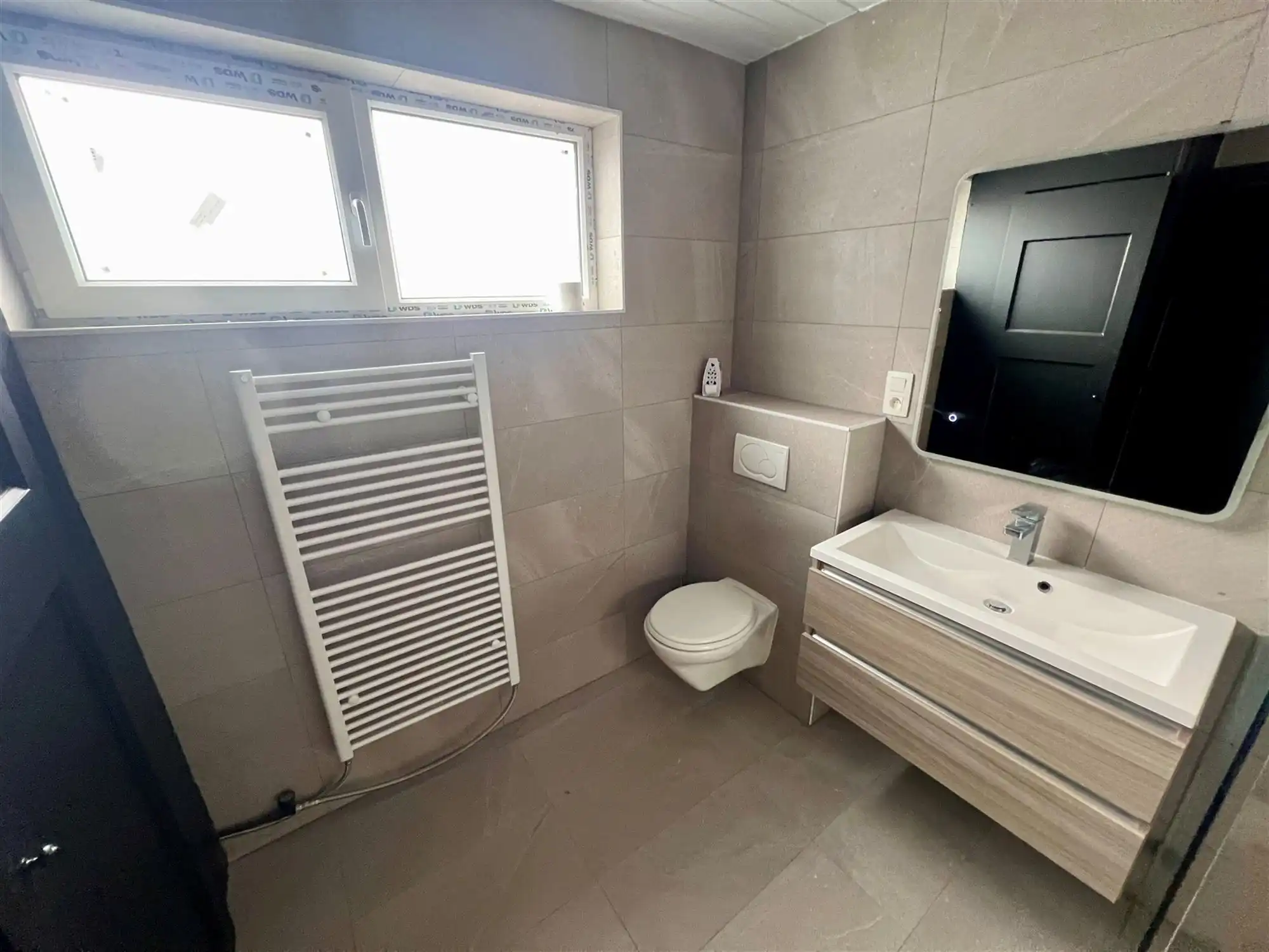 Gerenoveerde ruime gezinswoning met 4 slpks foto 12