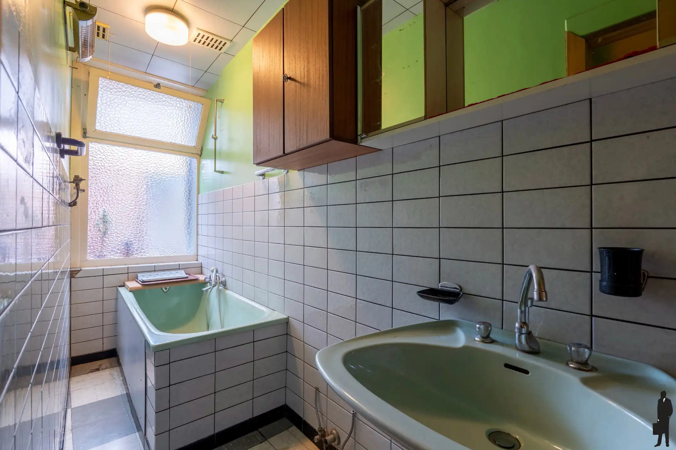 Te renoveren stadswoning met achteringang voor de auto te centrum Hoogstraten foto 10