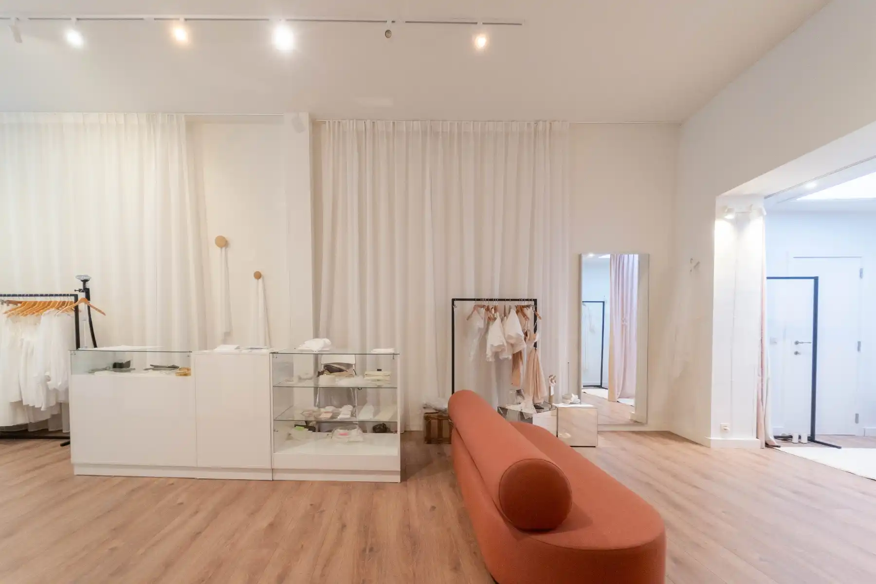 Charmante handelszaak (128 m²) op topligging palend aan de Vrijdagmarkt foto 5