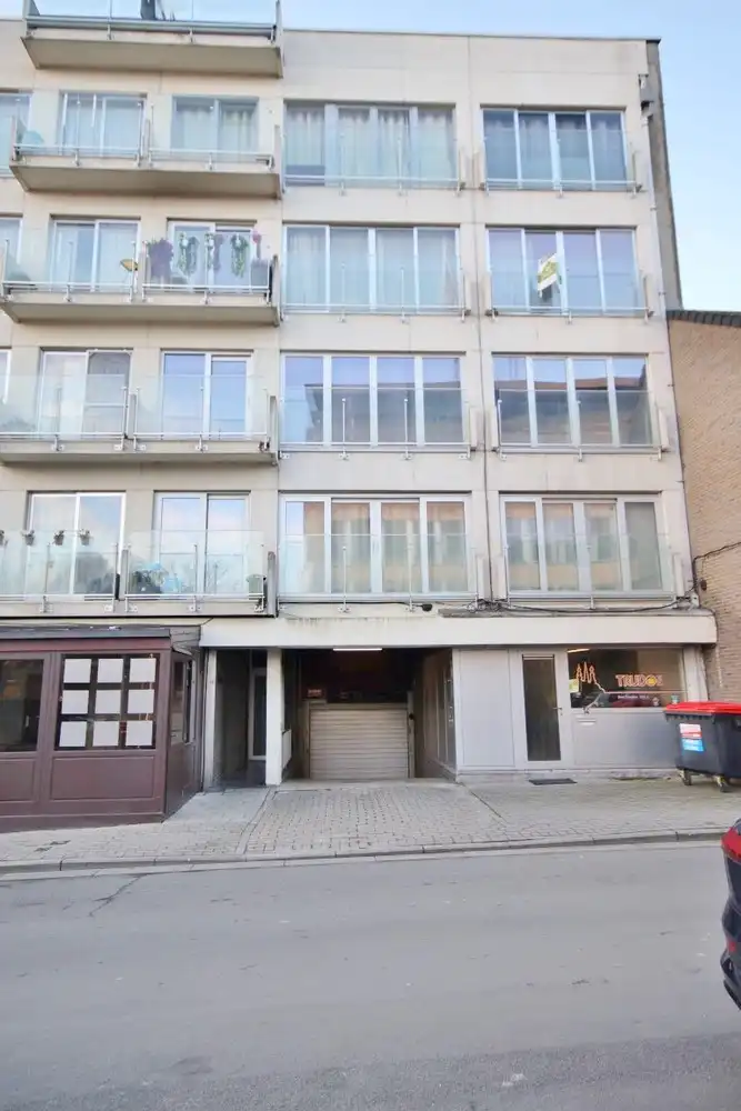 Garage te huur foto {{pictureIndex}}