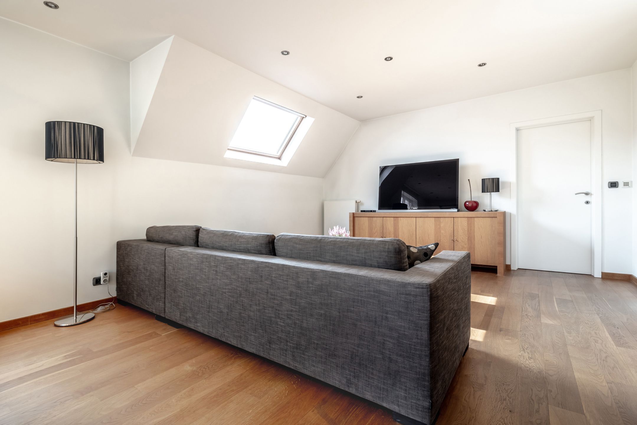 Ruim duplex-penthouse met 4 slpk, 2 (dak) terrassen en vrij uitzicht te Hoogstraten! foto 8