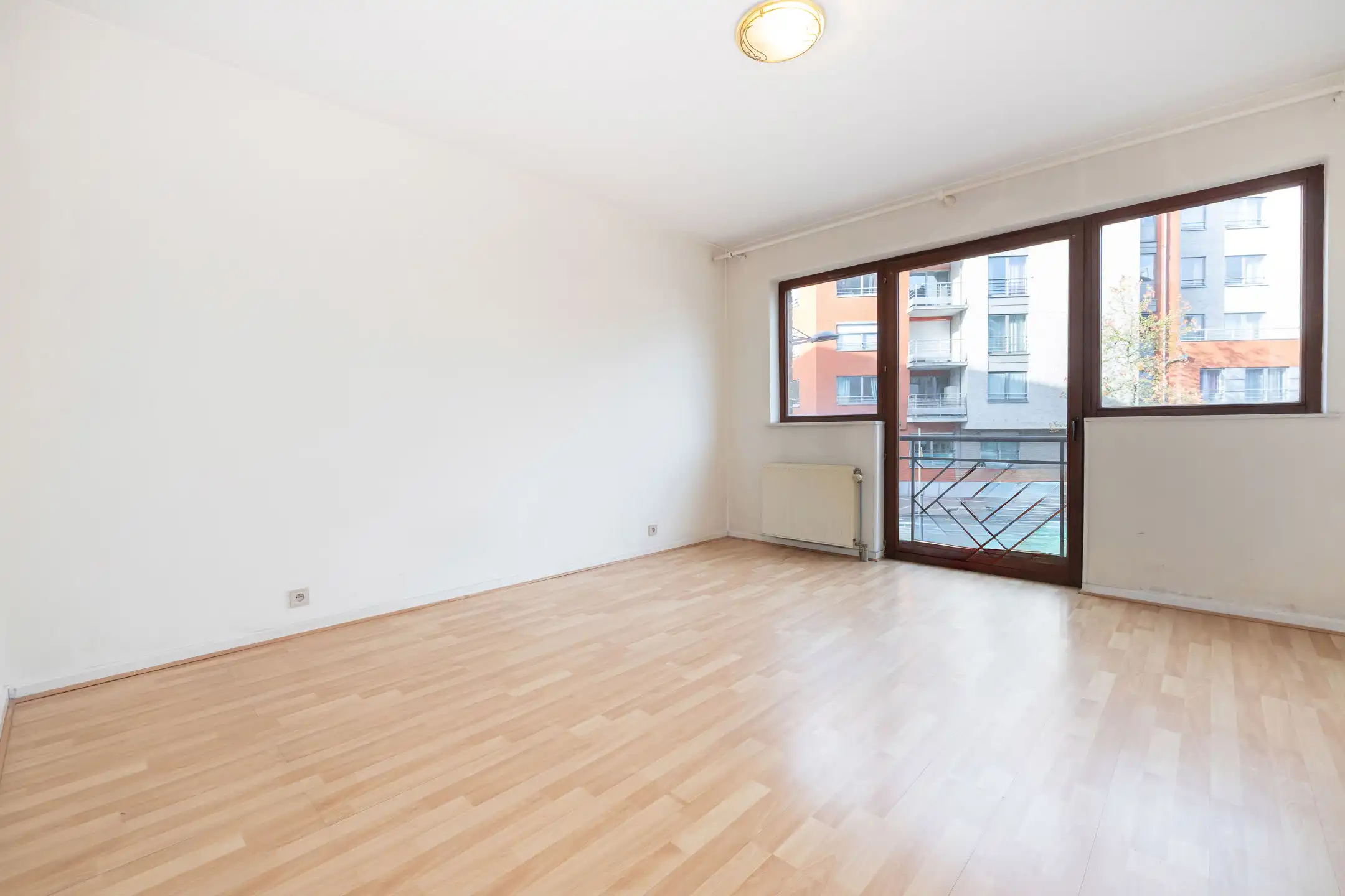 Europese wijk | Licht appartement met parking foto 8