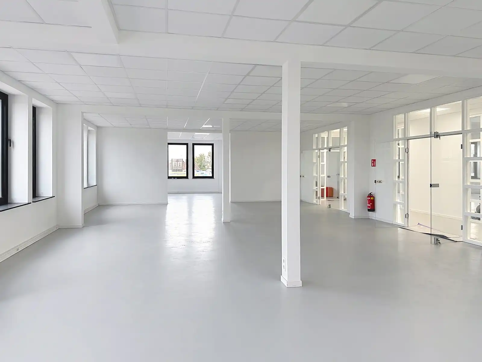 Vlot bereikbare magazijn of productieunit foto 2