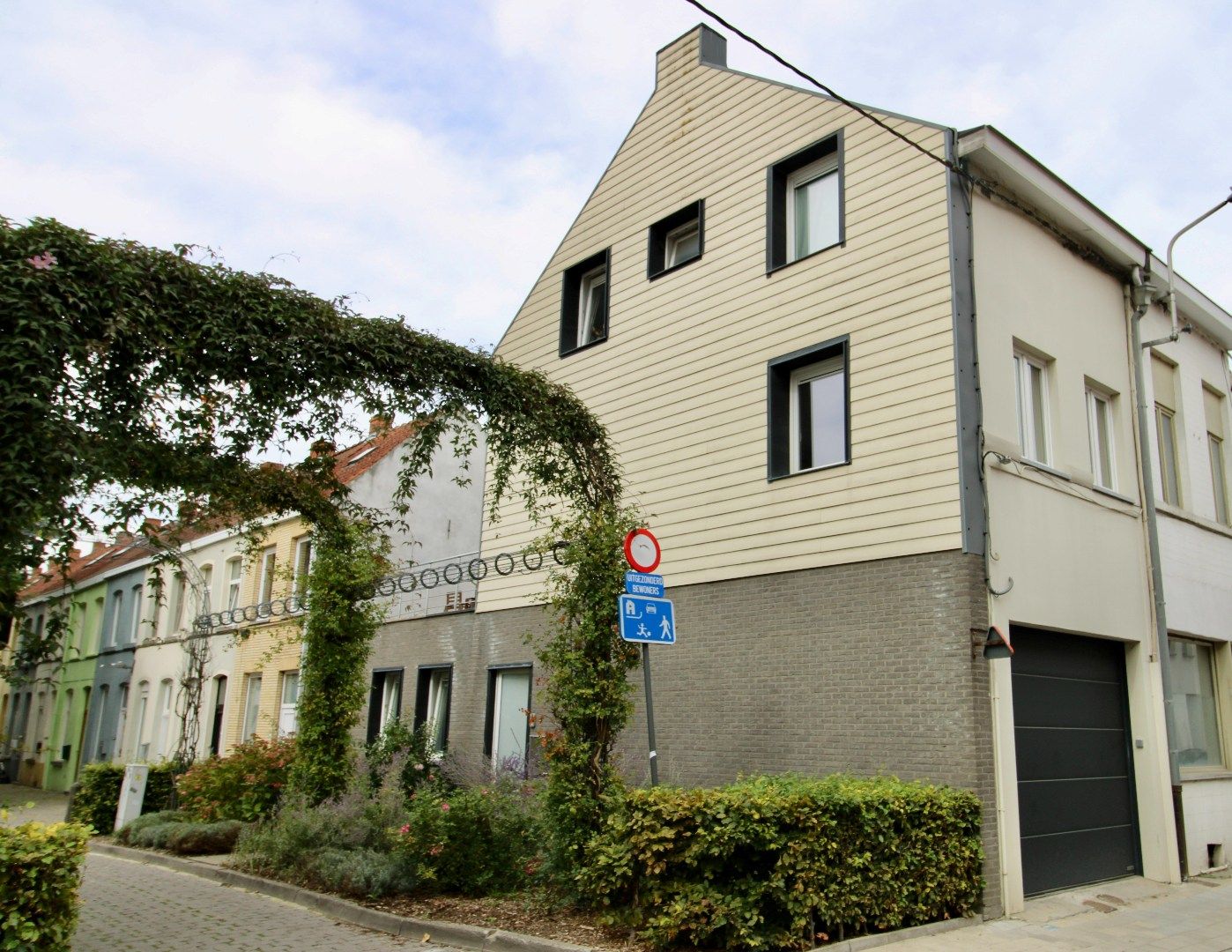 Volledig gerenoveerde woning met 3 slaapkamers en 2 badkamers! foto 16
