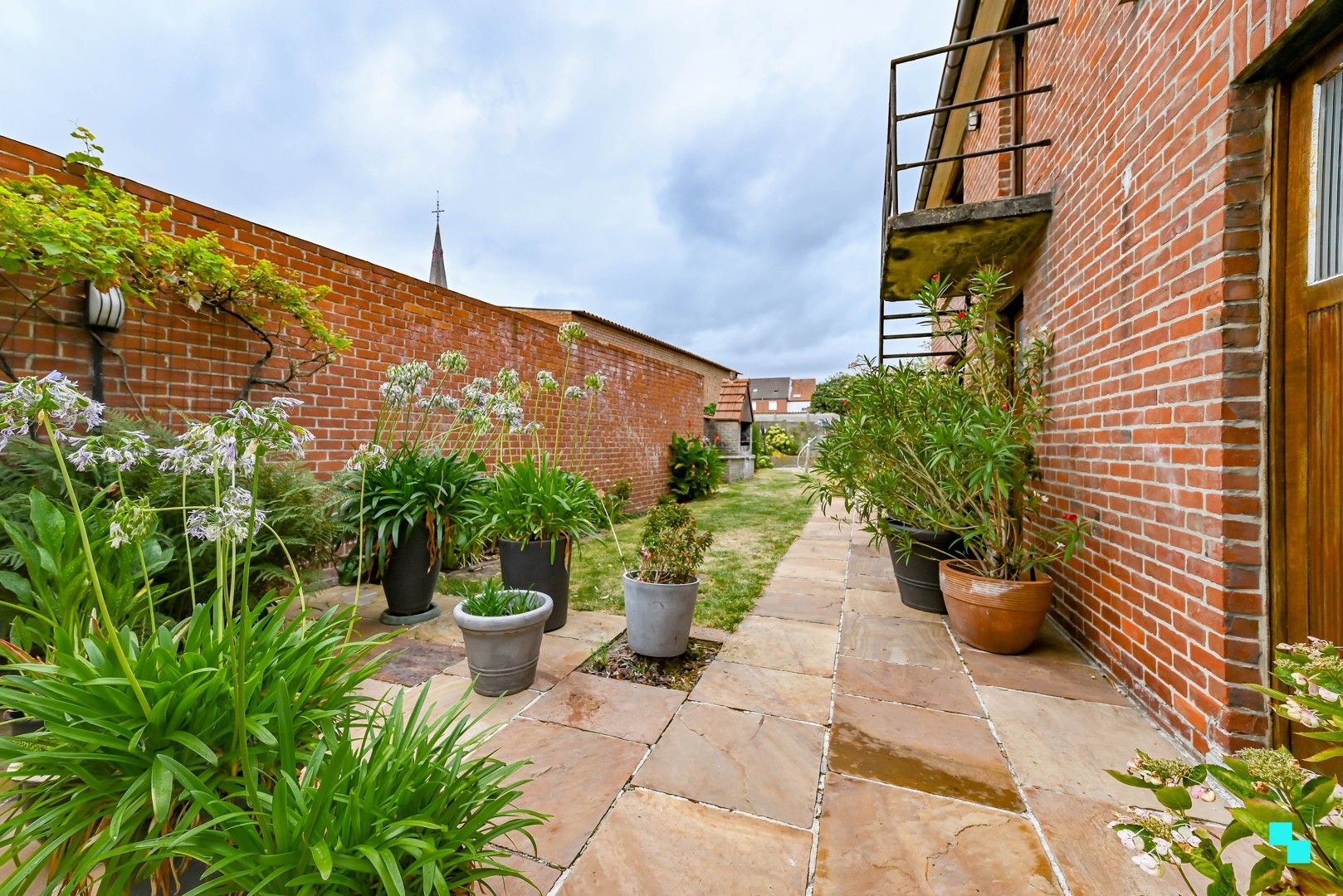 Charmante halfopen bebouwing met bijgebouw in hartje Emelgem foto 14