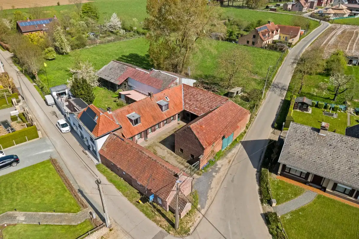 Hoeve nabij natuurgebied ’t Burreken (Brakel)! foto {{pictureIndex}}