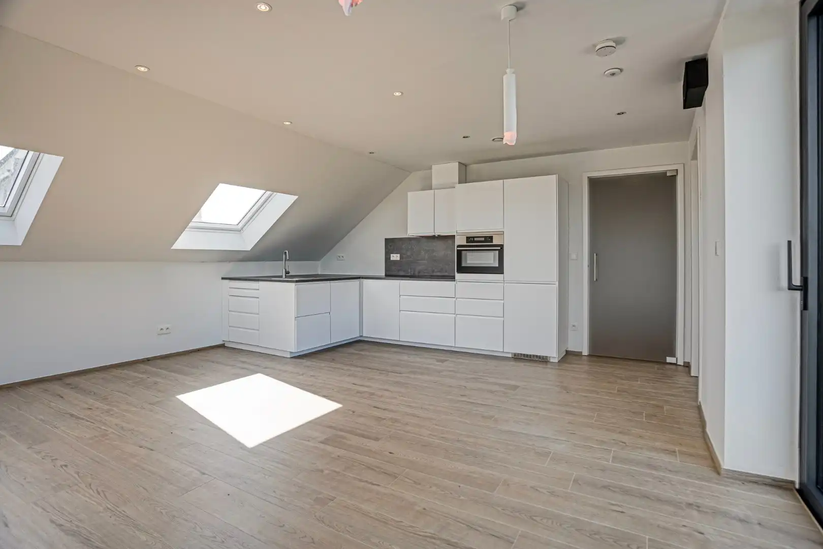 Gerenoveerd ruim en lichtrijk appartement met 2 slaapkamers - EPC  72Kwh/m² foto 11