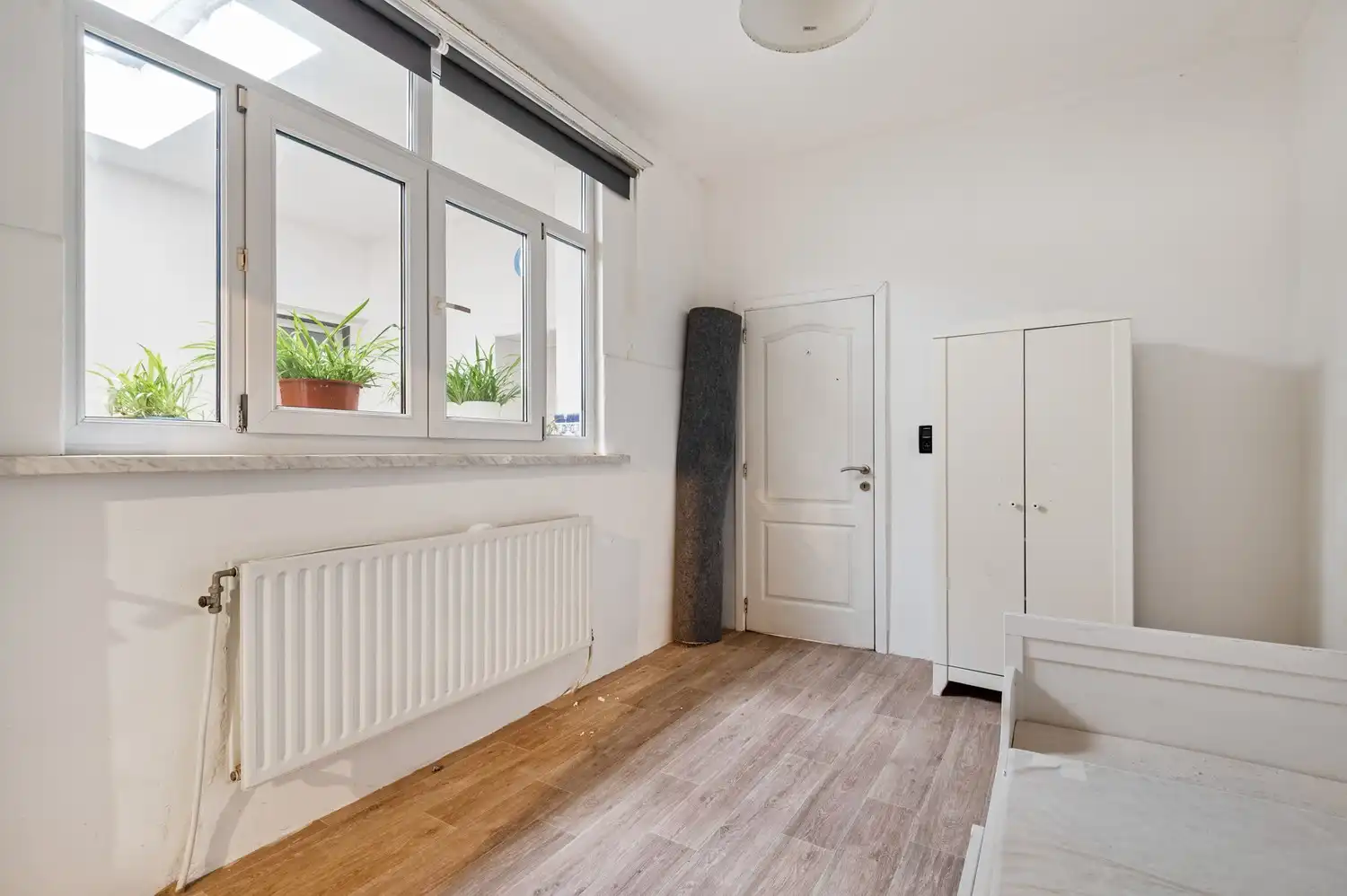 Opbrengsteigendom met een groot magazijn en 3 appartementen te koop! foto 20