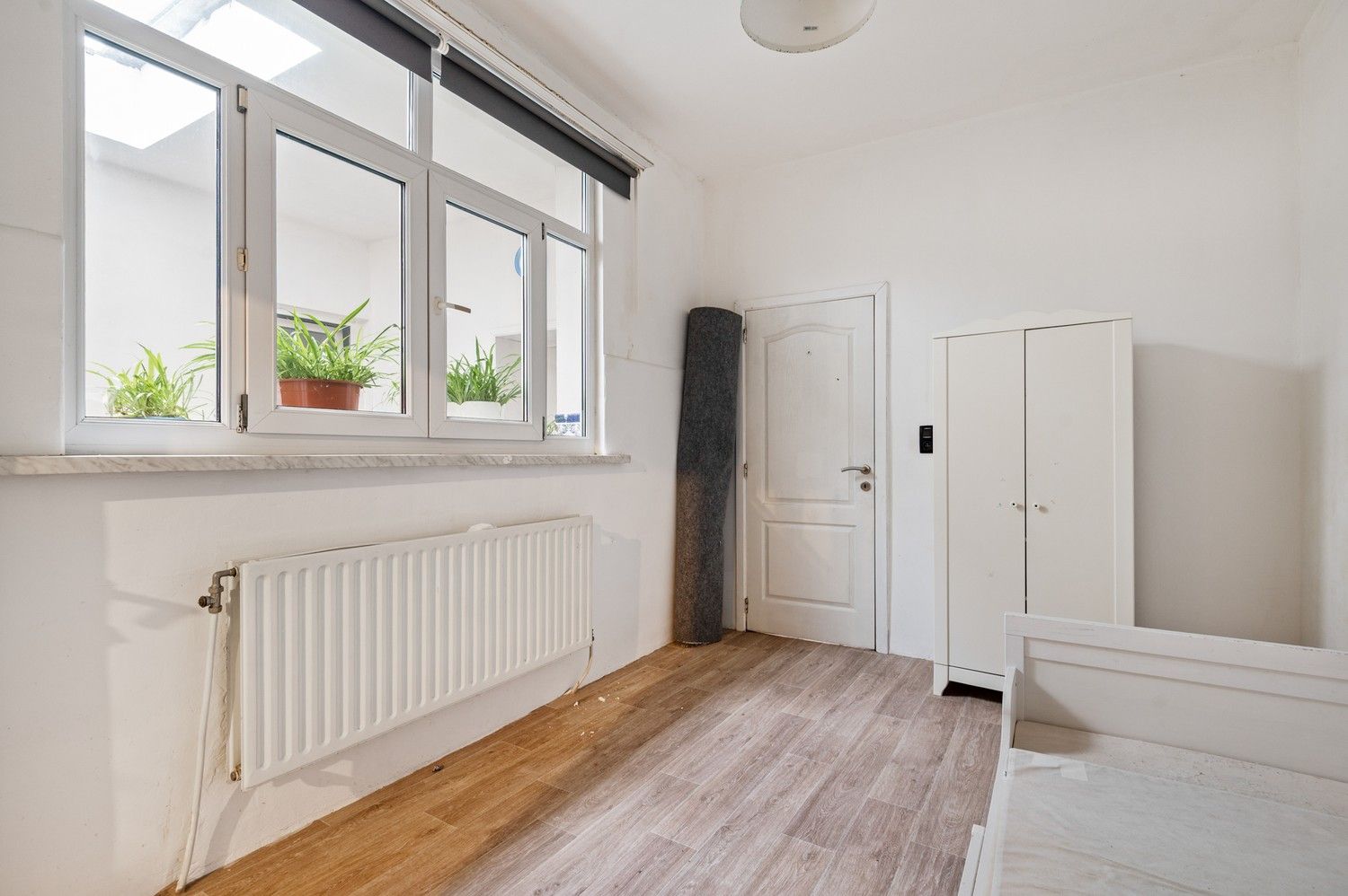 Opbrengsteigendom met een groot magazijn en 3 appartementen te koop! foto 20