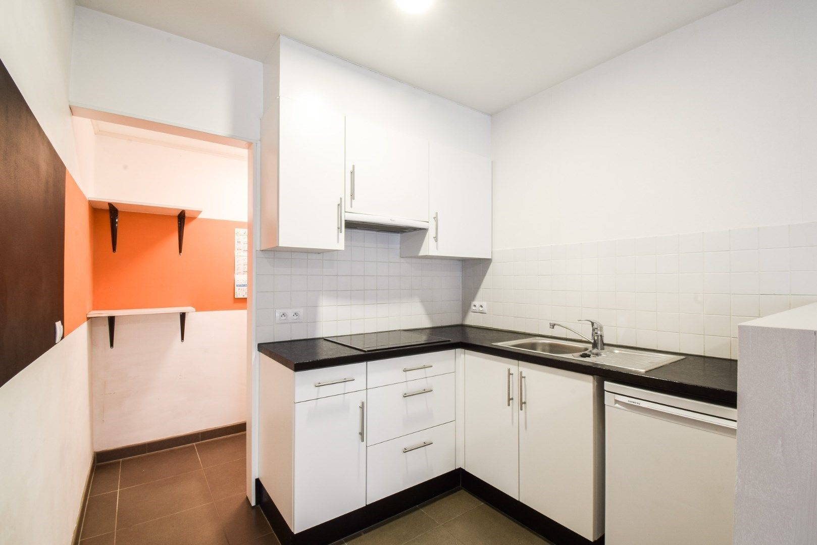 Instapklaar éénslaapkamerappartement op centrale ligging te Gistel foto 5