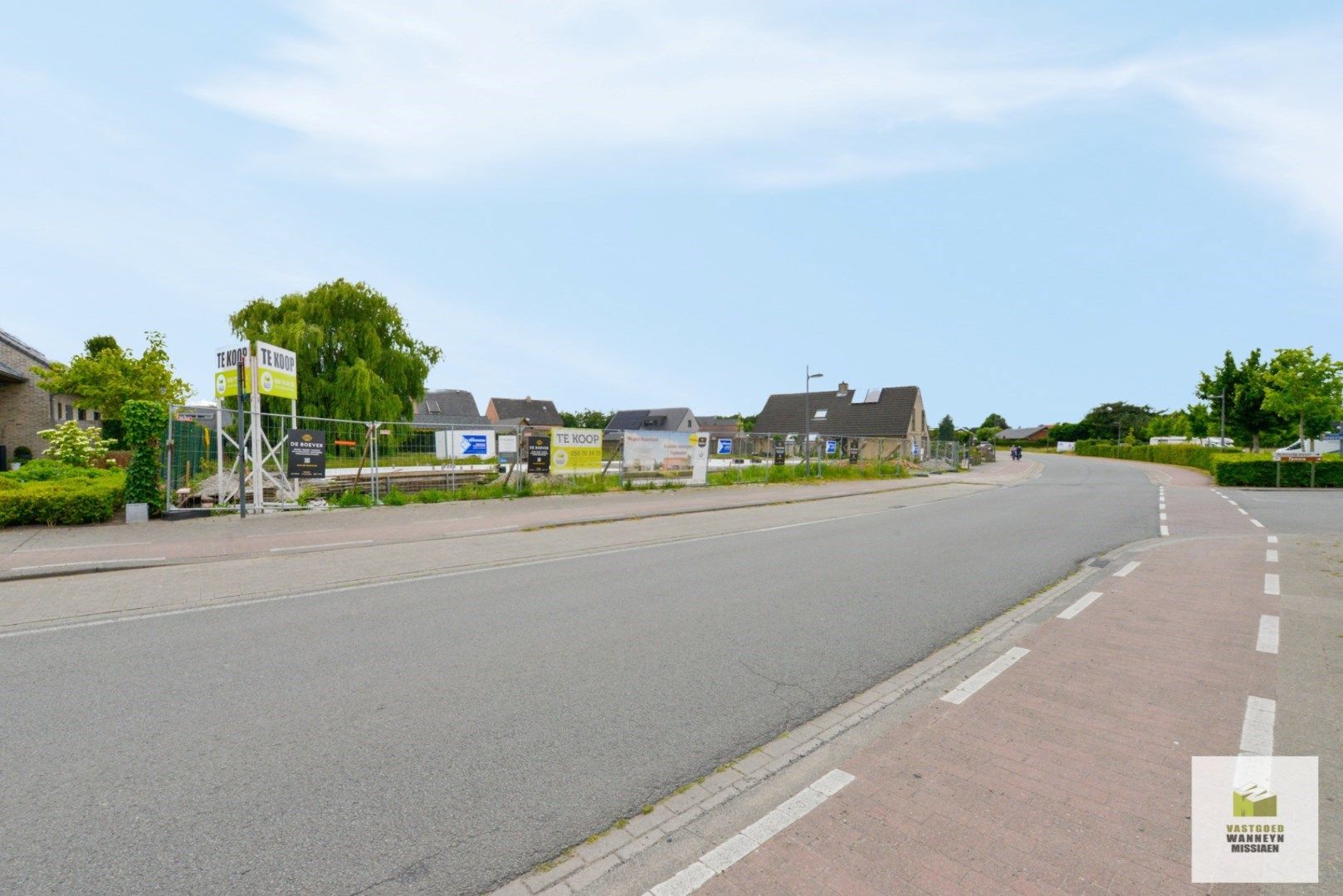 Tijdloze halfopen nieuwbouwwoning met 3 slaapkamers + gelijkvloerse slaapkamer op 461 m2 foto 3