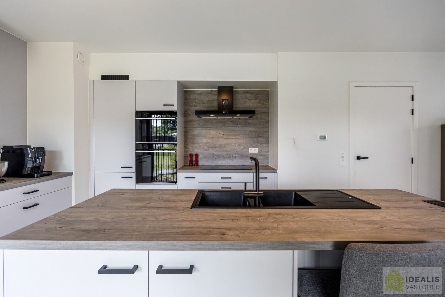 PRACHTIGE NIEUWBOUWWONING MET EEN HEERLIJK LICHTRIJKE WOONKAMER MET OPEN KEUKEN, RUIME BERGING, BUREEL, 3 SLAAPKAMERS, RUIME DRESSING EN RUIME BADKAMER VOORZIEN VAN ALLE COMFORT! EEN HEERLIJK RUIM HUIS MET EEN NAAR WENS AAN TE LEGGEN TUIN, OP EEN GEGEERDE LOCATIE NABIJ HET CENTRUM VAN PEER! foto 20
