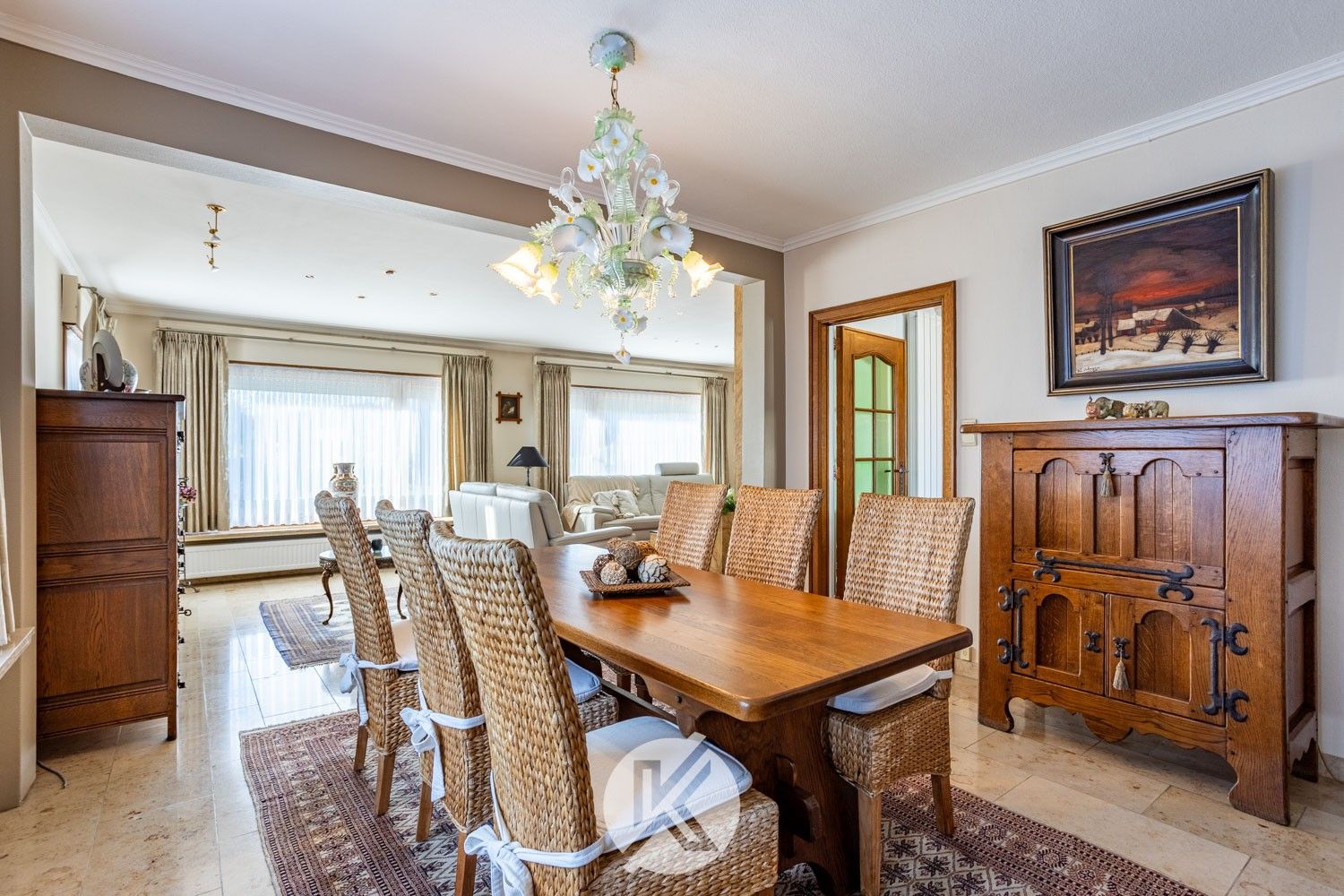 Robuuste, tijdloze villa met veel potentieel foto 8