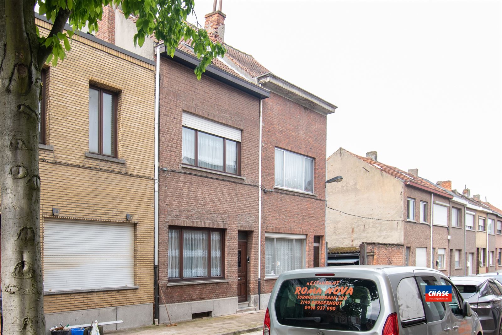 Rijwoning met 4 slaapkamers grote tuin en garage foto 1