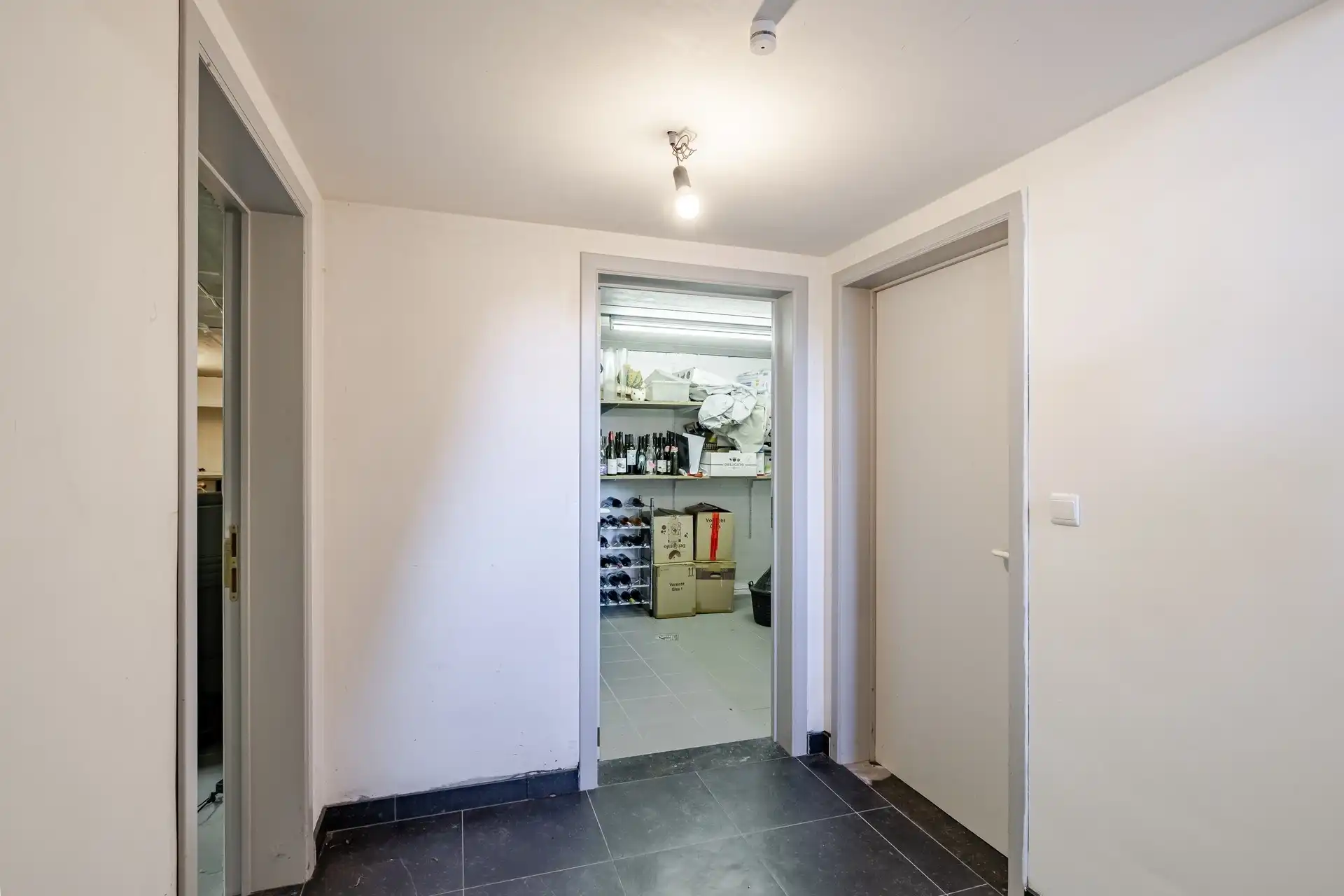 Karaktervolle architectenwoning op een perceel van ruim 25 are met diepe, oostgerichte tuin foto 12