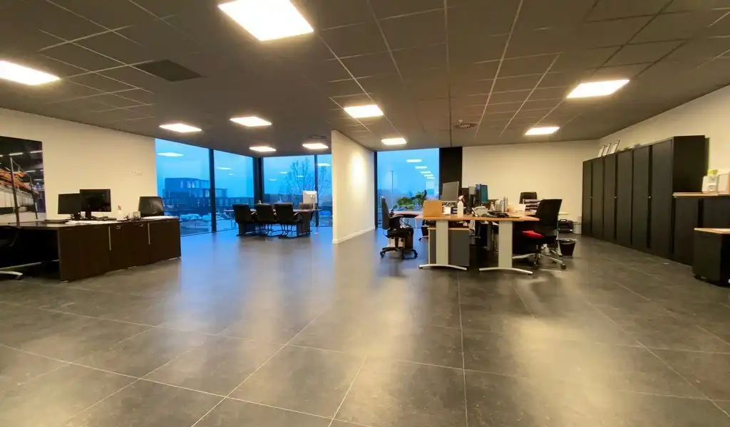 Bedrijfsgebouw te huur vlakbij E17 te Waregem foto 7