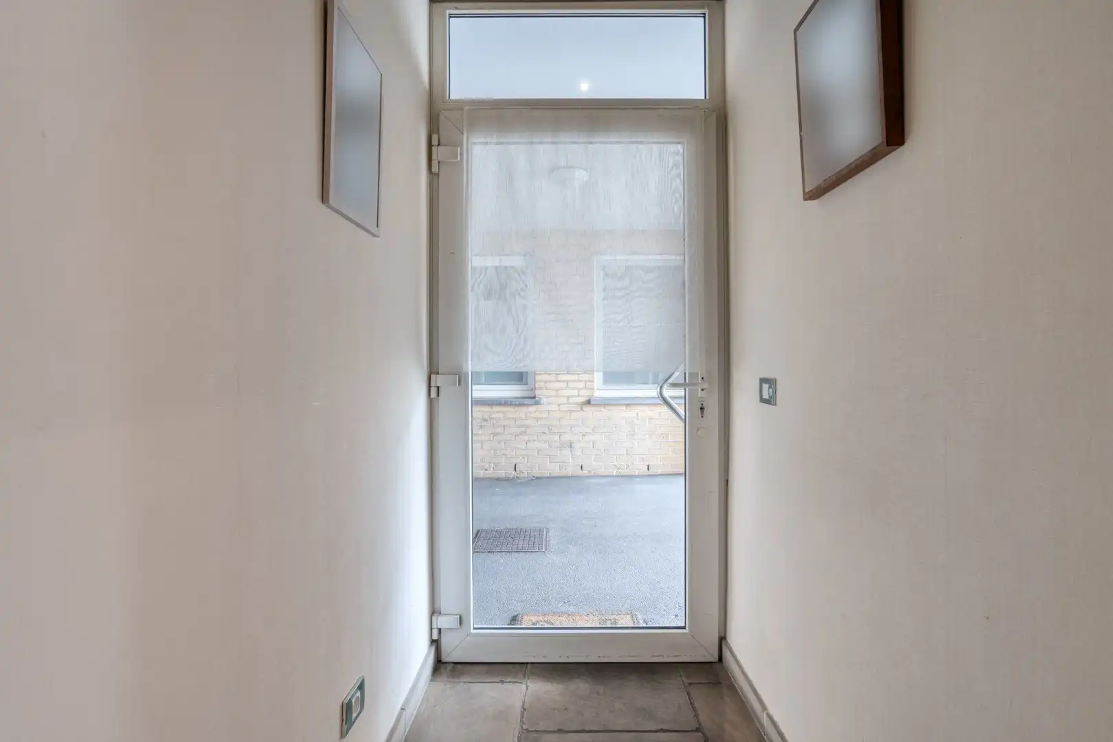 Lichtrijk, gelijkvloers appartement of handelsruimte met woonst! foto 15