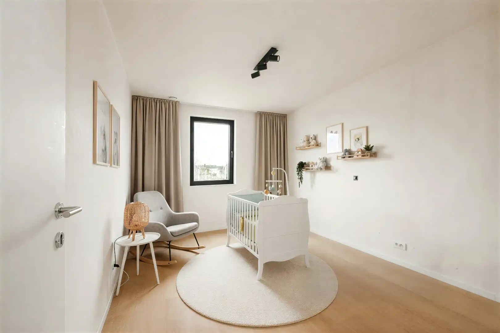 INSTAPKLARE ENERGIEZUINIGE NIEUWBOUWWONING MET 3 SLPKS | TUIN foto 11