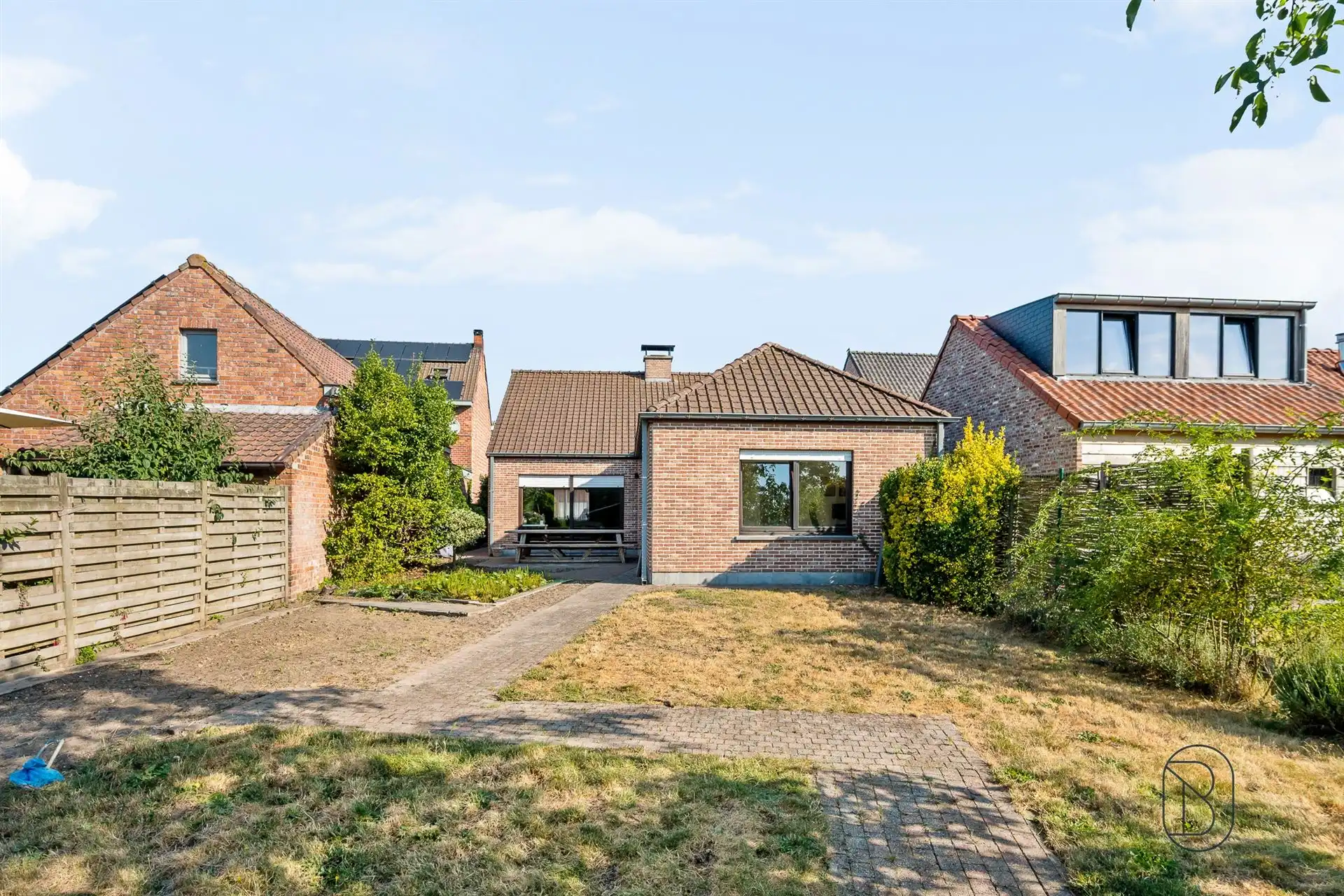 Instapklare woning met grote aangename tuin.  foto 3