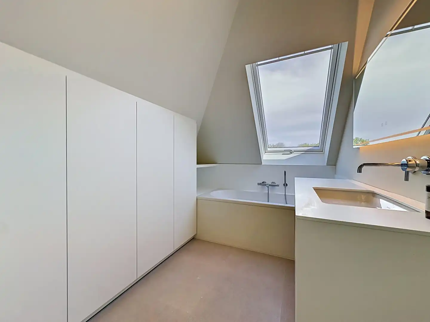 Ruim hoekappartement te Sint-Idesbald. foto 8