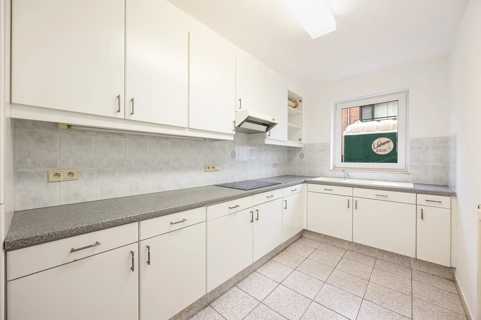 Gelijkvloers appartement met garage en tuin in Hemiksem foto 7