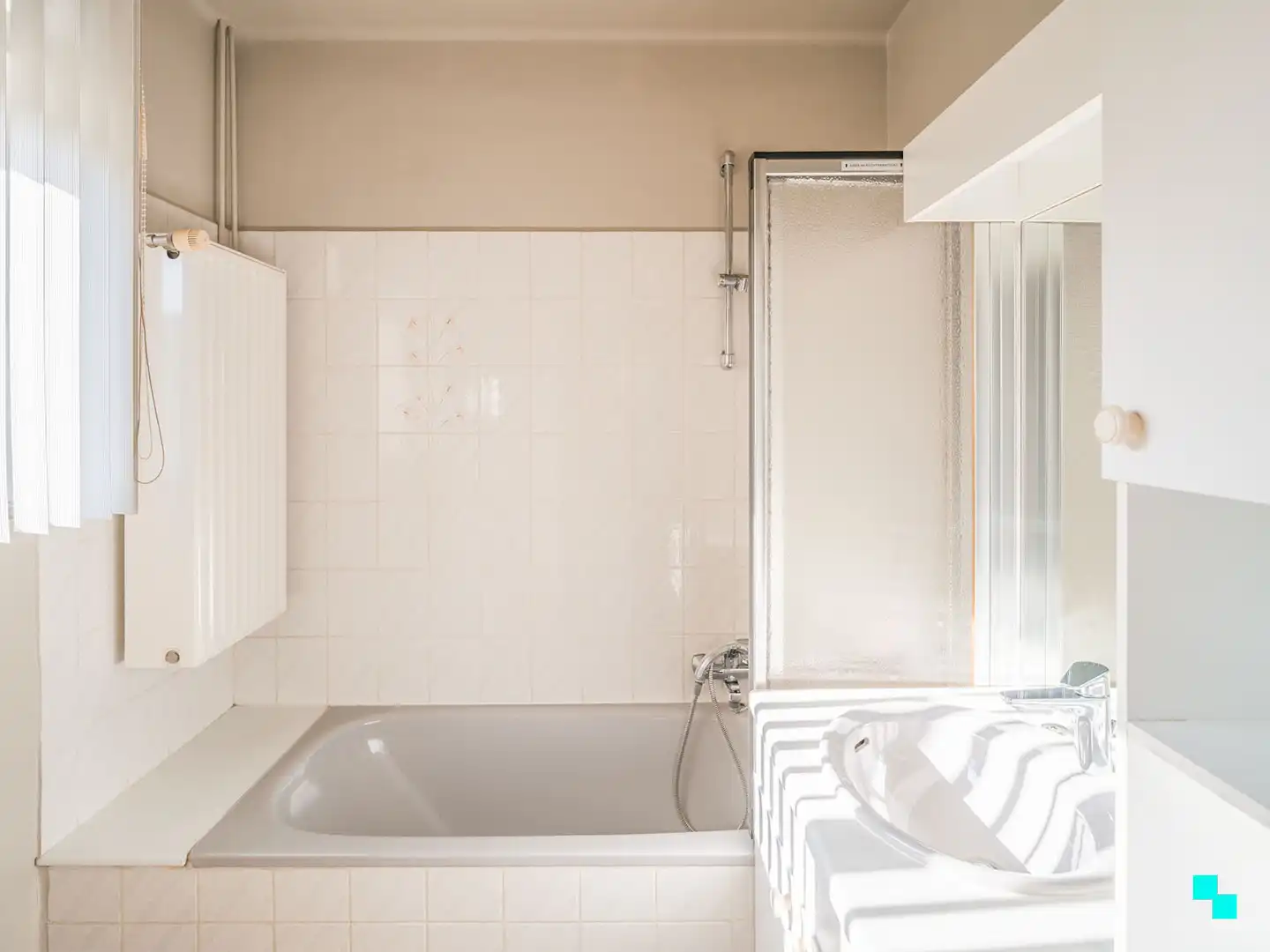 Te renoveren woning met garage en unieke tuingrond grenzend aan het bos foto 11