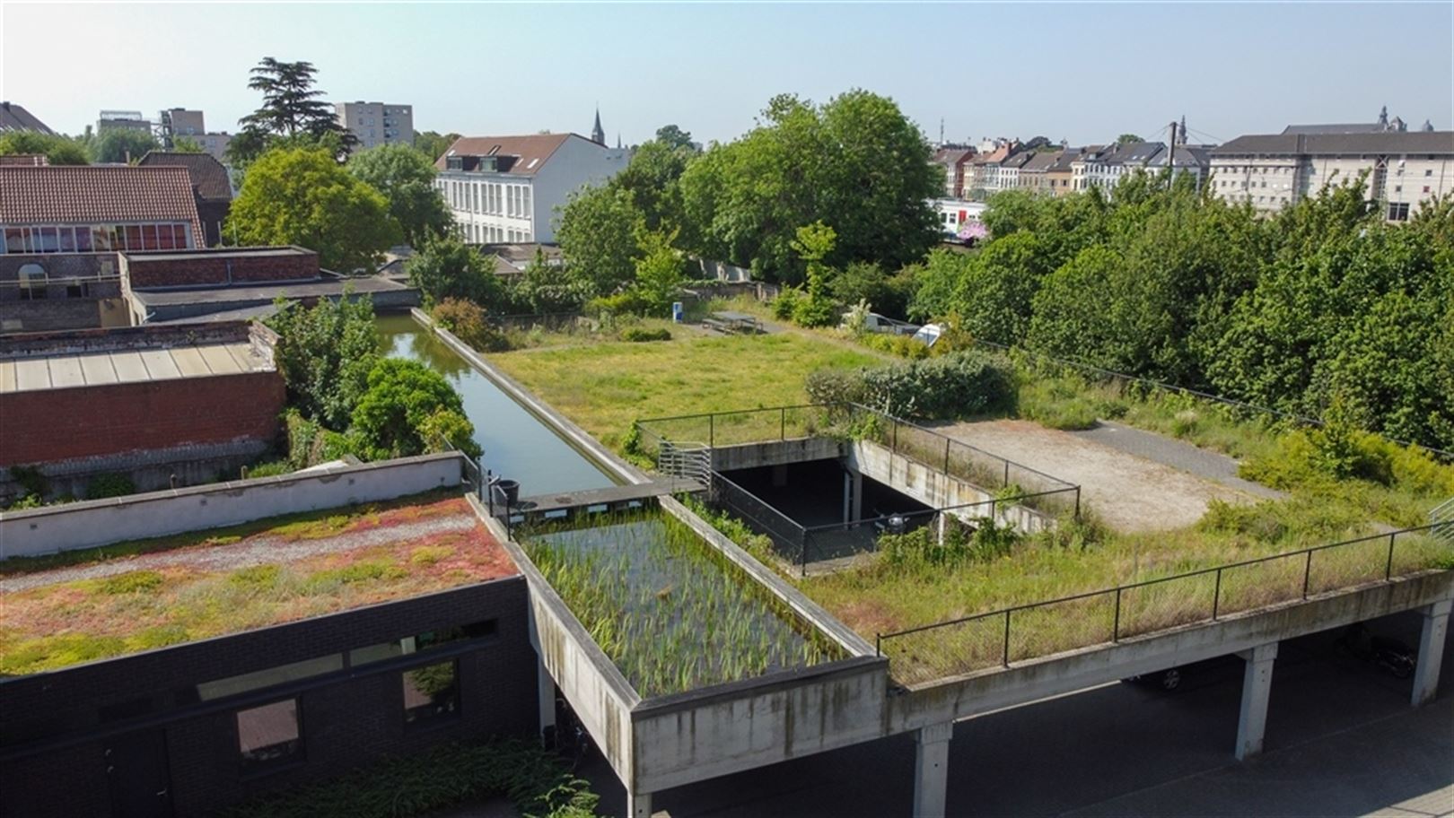 Rustig gelegen loftkantoren nabij Dampoort Station van 210 m² foto 4