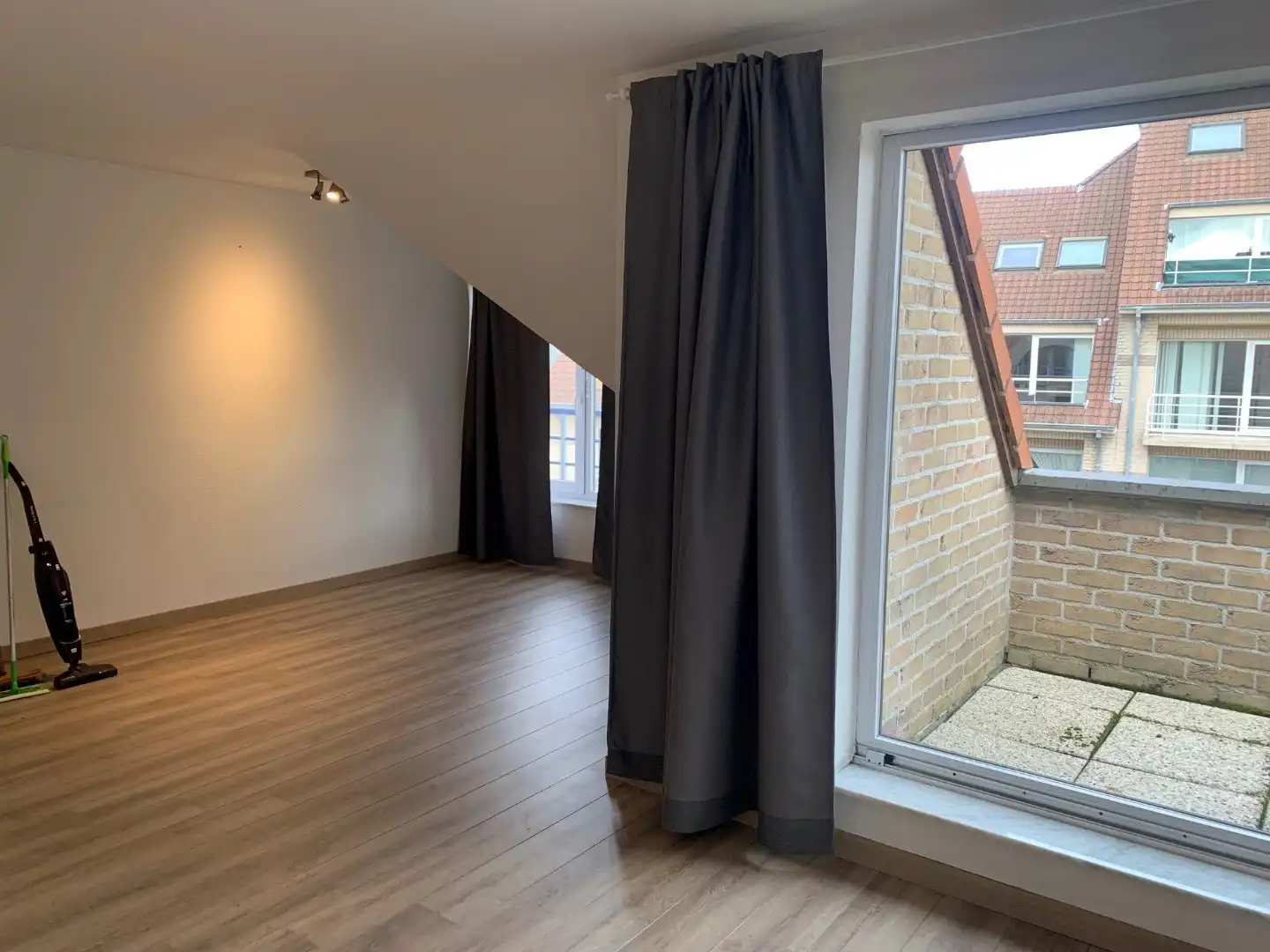 Ongemeubeld appartement met 1 slaapkamer - vlakbij alle winkels foto 3