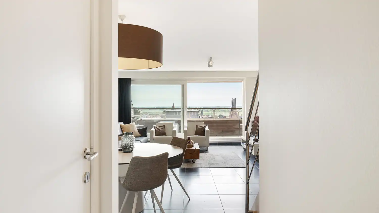 Ruim Duplex appartement op enkele passen van de Zeedijk te Duinbergen foto 5
