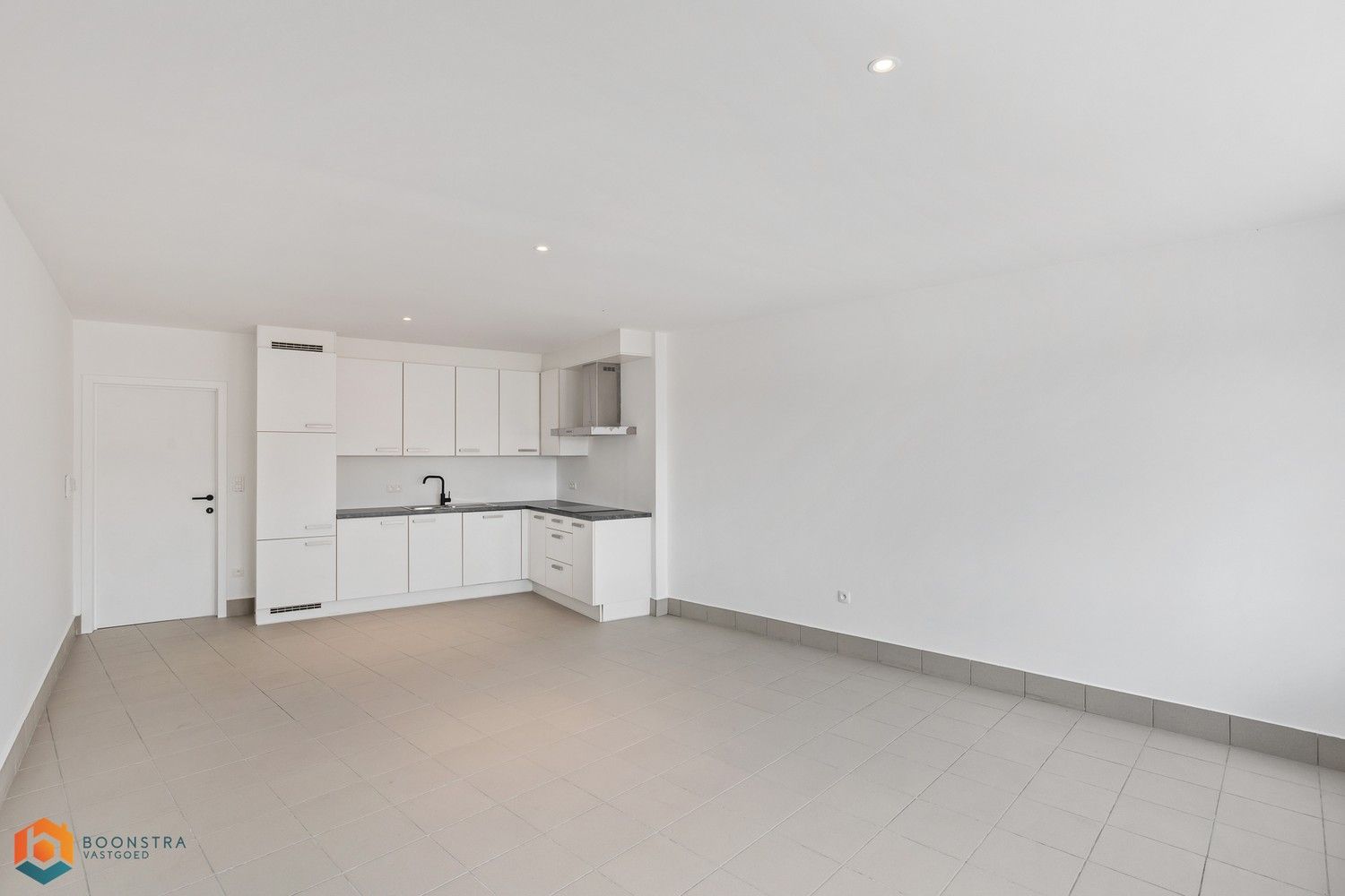 Lichtrijk appartement met 1 slpkr in het centrum van Schriek foto 2