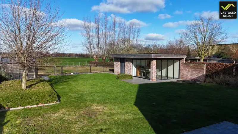 Halfopen bebouwing met 3 slaapkamers op 1358 m2, terras en ruime tuin te Adegem foto 4