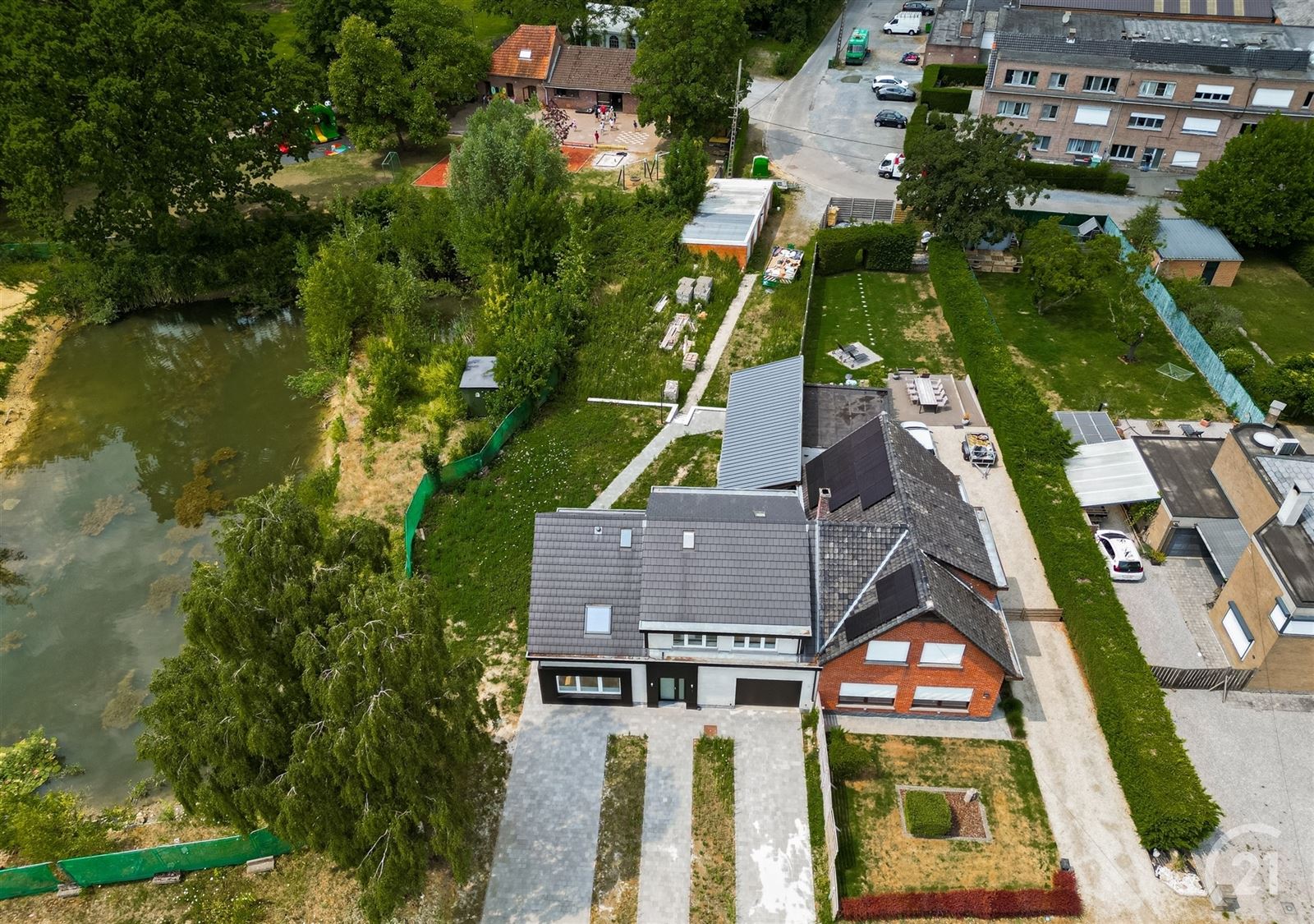 Magnifiek gerenoveerde woning met bijgebouw en parkeergelegenheid foto 32