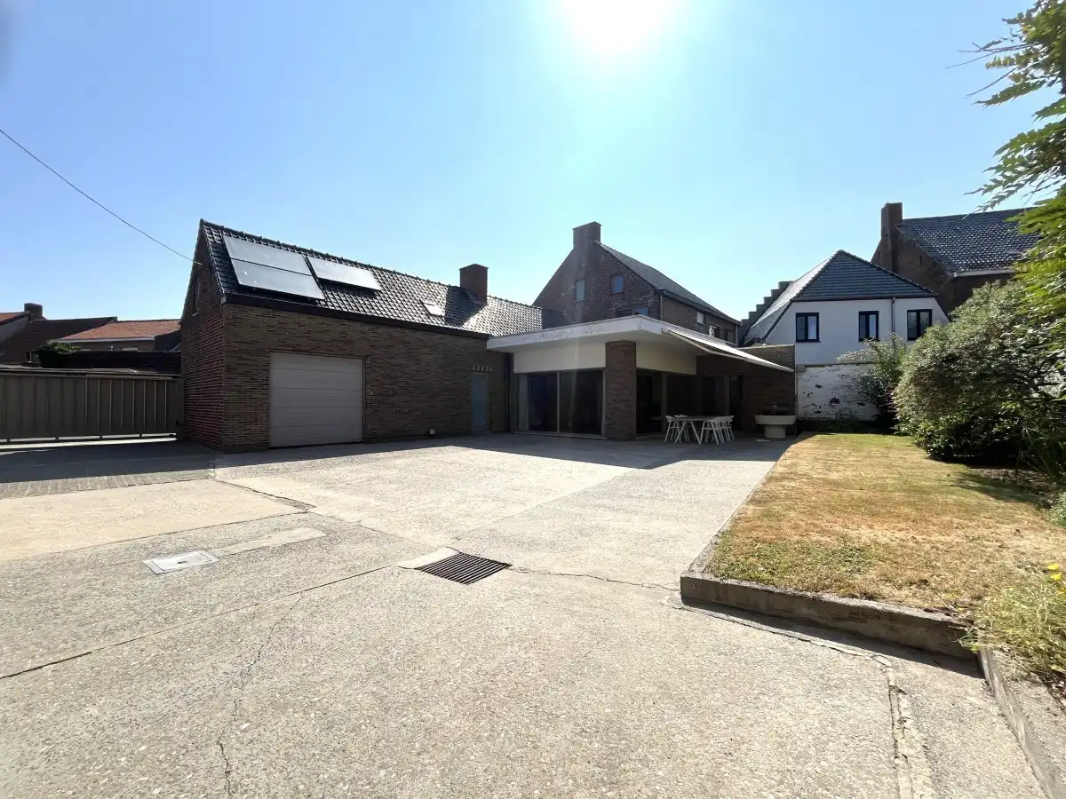 Langemark-Poelkapelle – Ruime hoekwoning met praktijkruimte en 3 garages foto 28