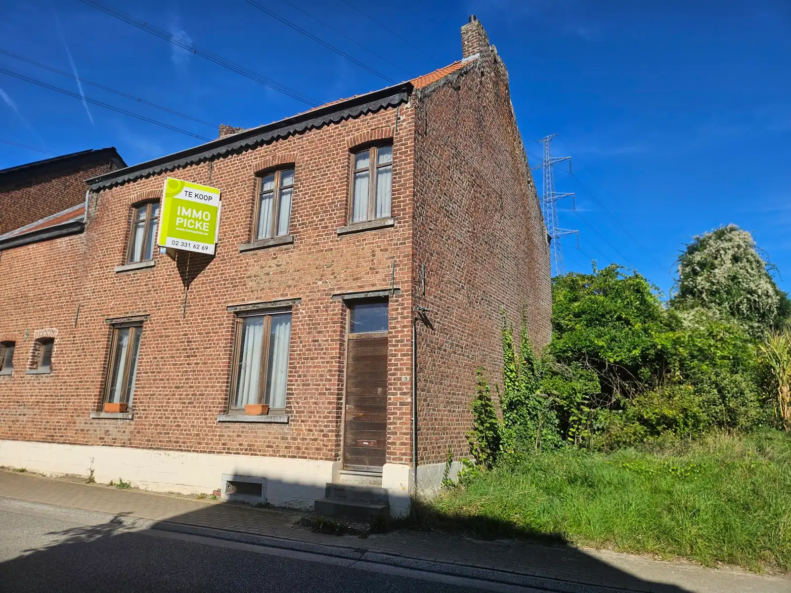 Volledig te renoveren woning  foto {{pictureIndex}}