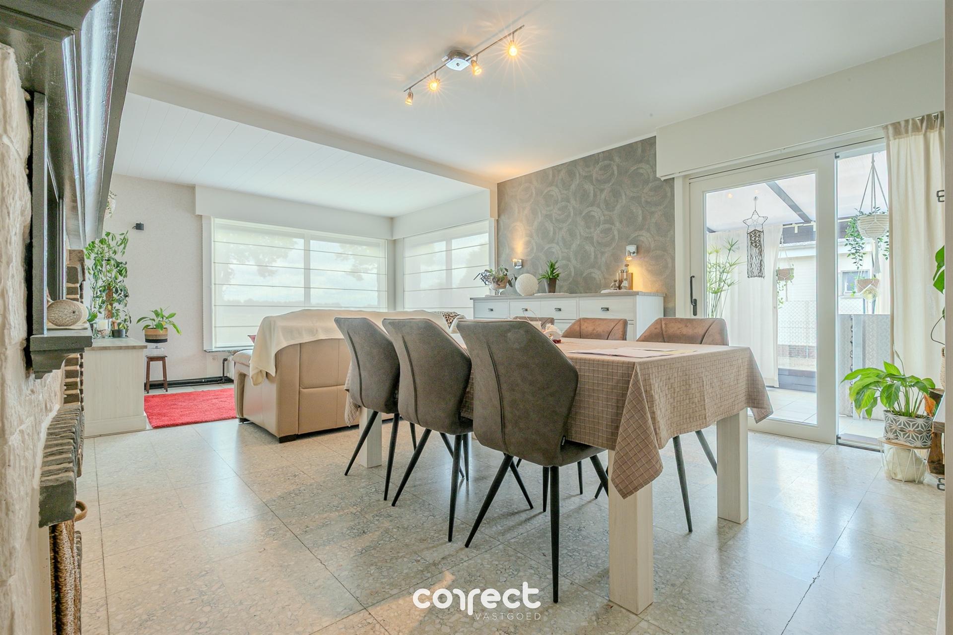 Instapklare laagbouwvilla met tuin, ruime oprit met garage.  foto 2