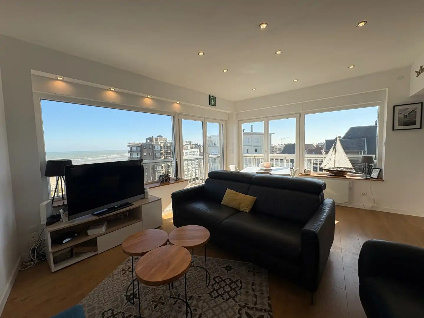 Stijlvol vernieuwd hoekappartement op de 6e verdieping met fenomenaal zeezicht foto 2