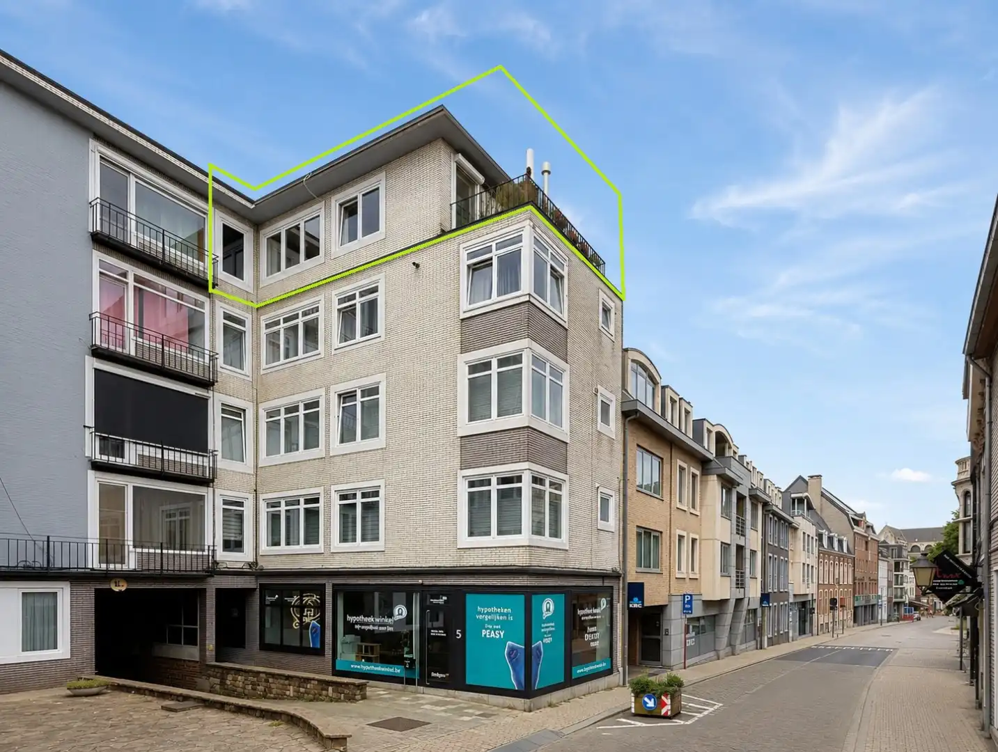 Ruim appartement met zonnig terras, uitzonderlijk ruime garage en kelderberging op wandelafstand van de Grote Markt van Tienen foto 14