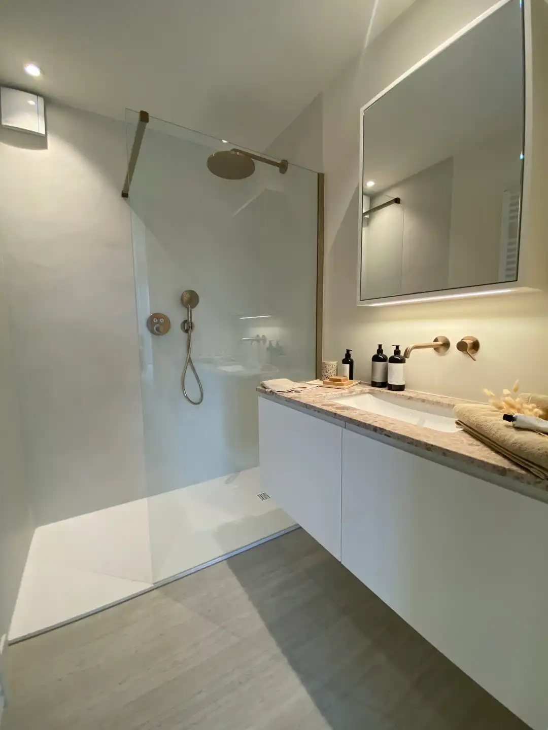 Prachtig gerenoveerd appartement met zicht op zee! foto 10