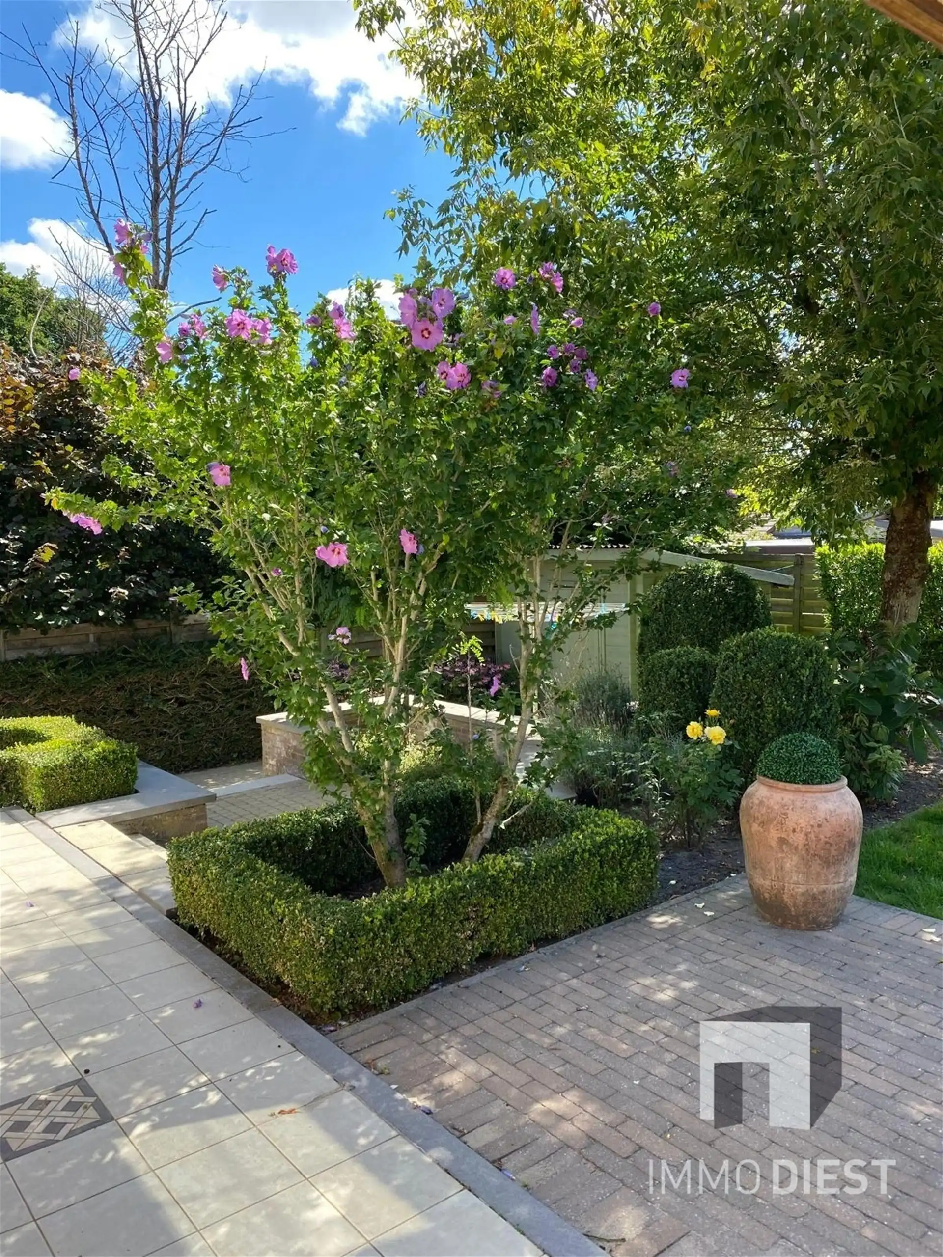 Woning met 4 slpks in residentiële wijk foto 24