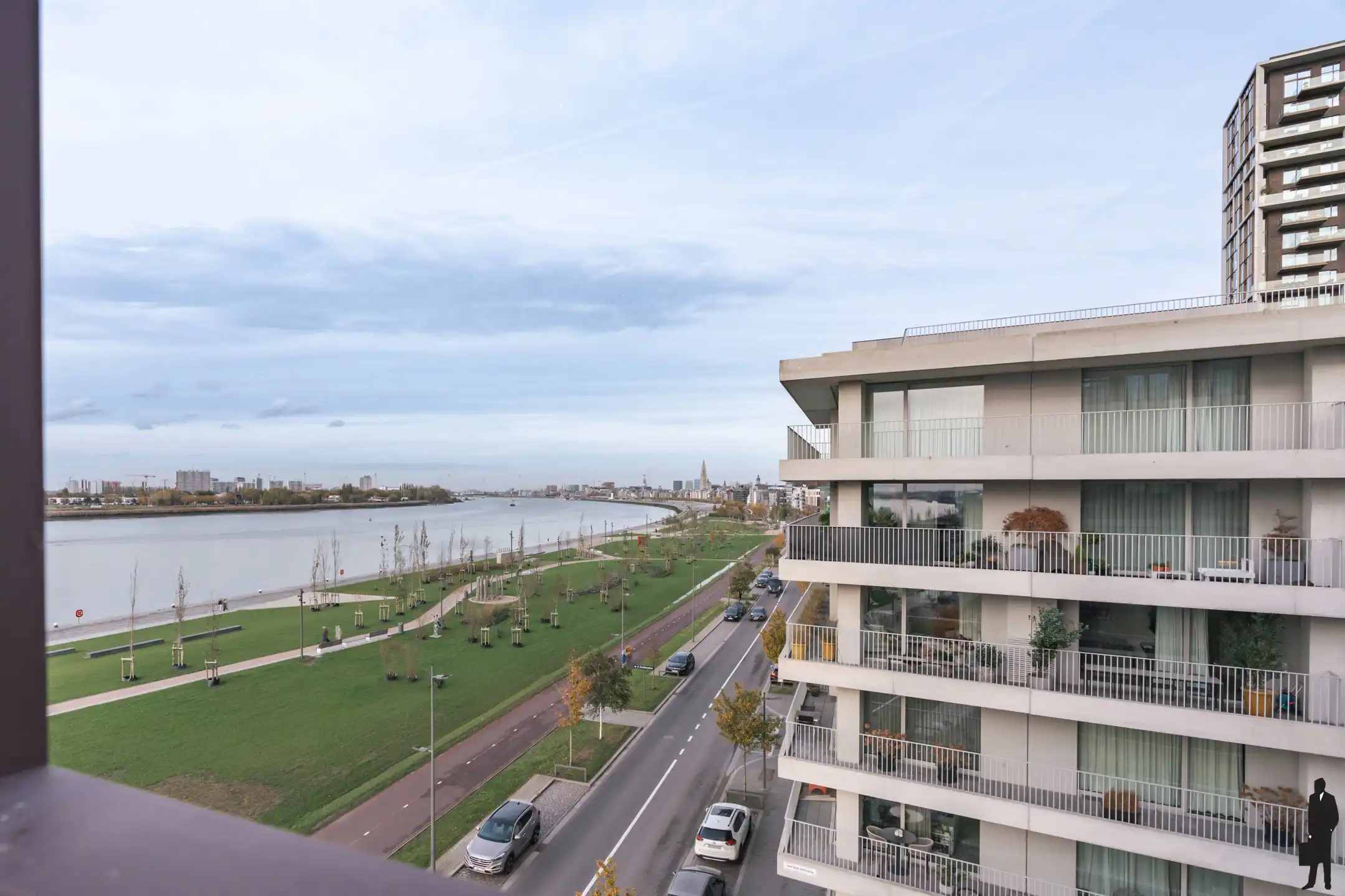 Exclusief wonen aan de Scheldekaaien met royale buitenruimtes foto {{pictureIndex}}