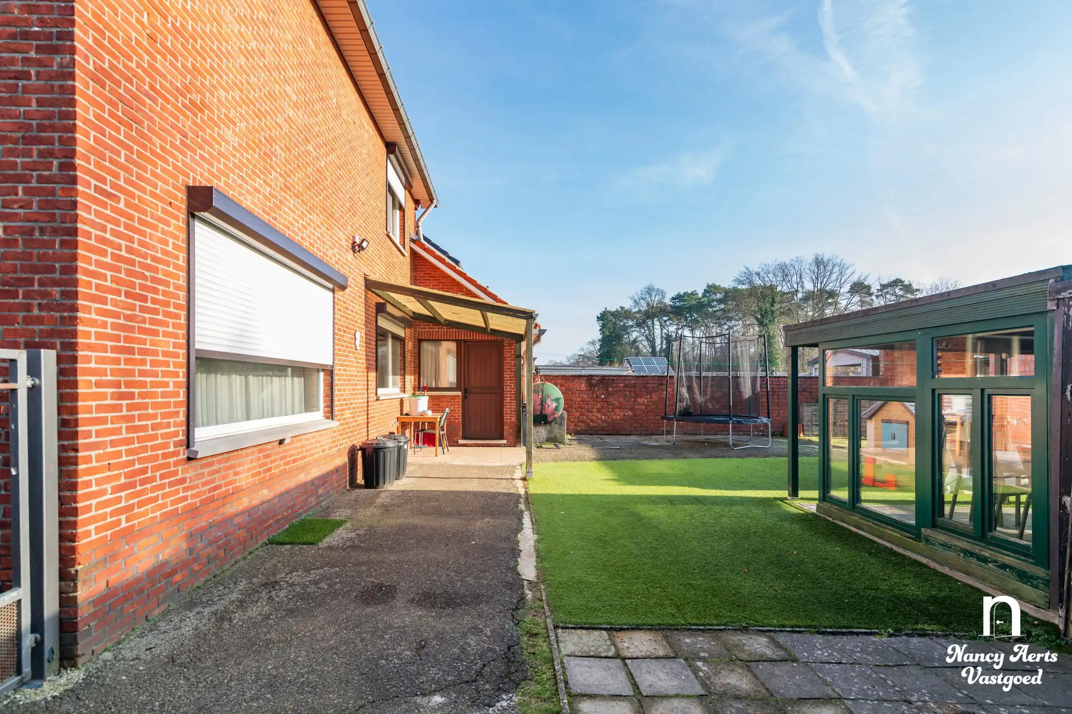 Gerenoveerde instapklare woning met zuidgerichte tuin foto 2