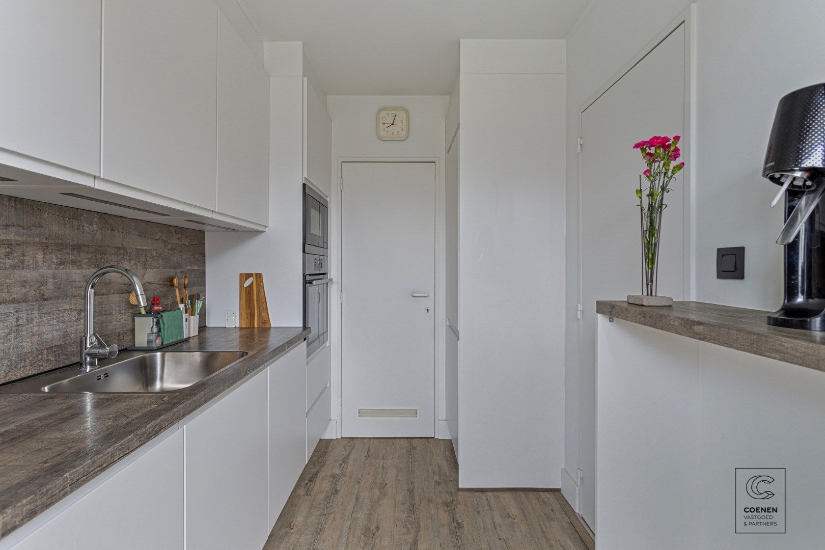 Instapklaar appartement van 82m², 2 slaapkamers én terras te Ekeren!  foto 8