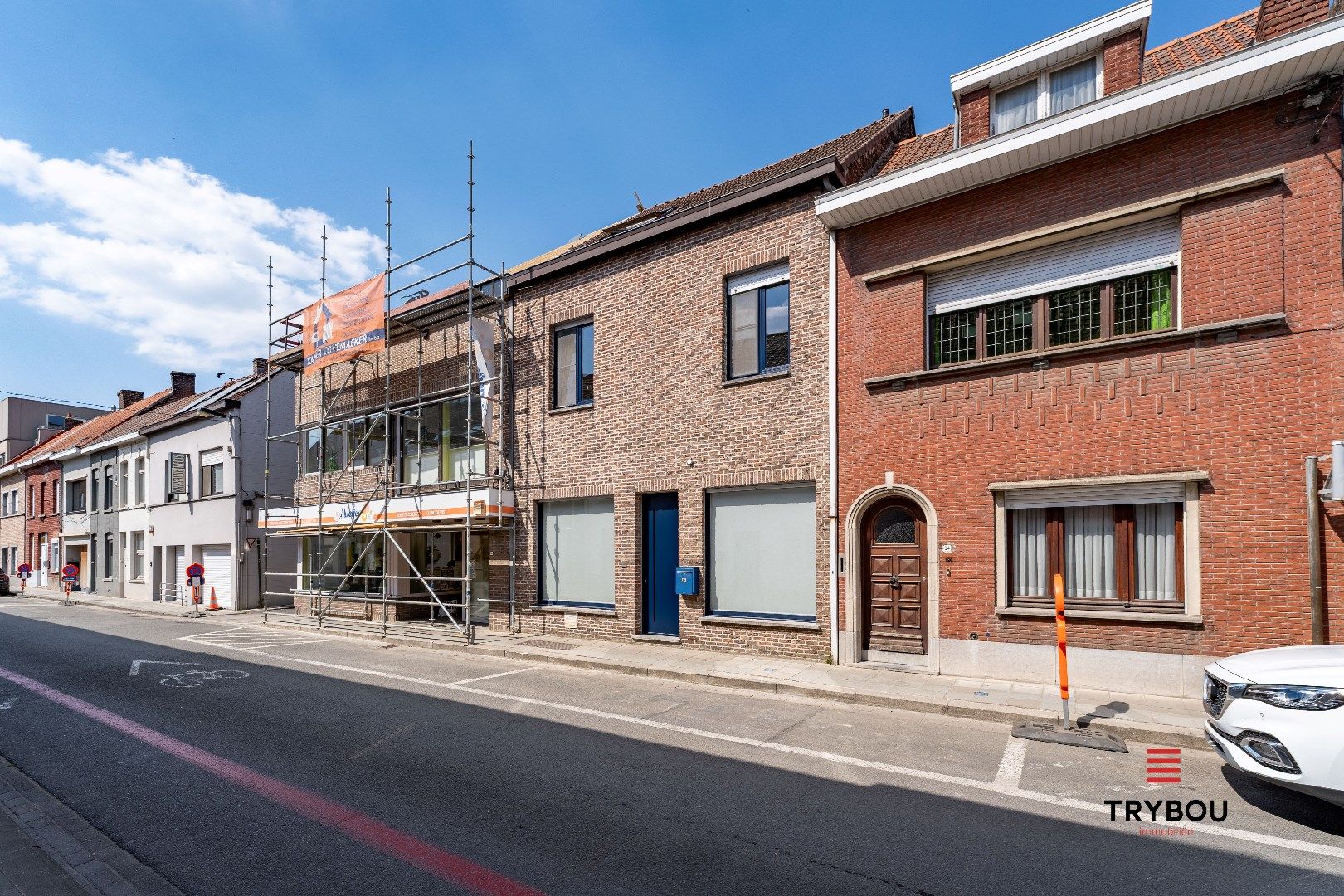 Uitstekend gelegen, ruime stadswoning met 4 slaapkamers foto {{pictureIndex}}