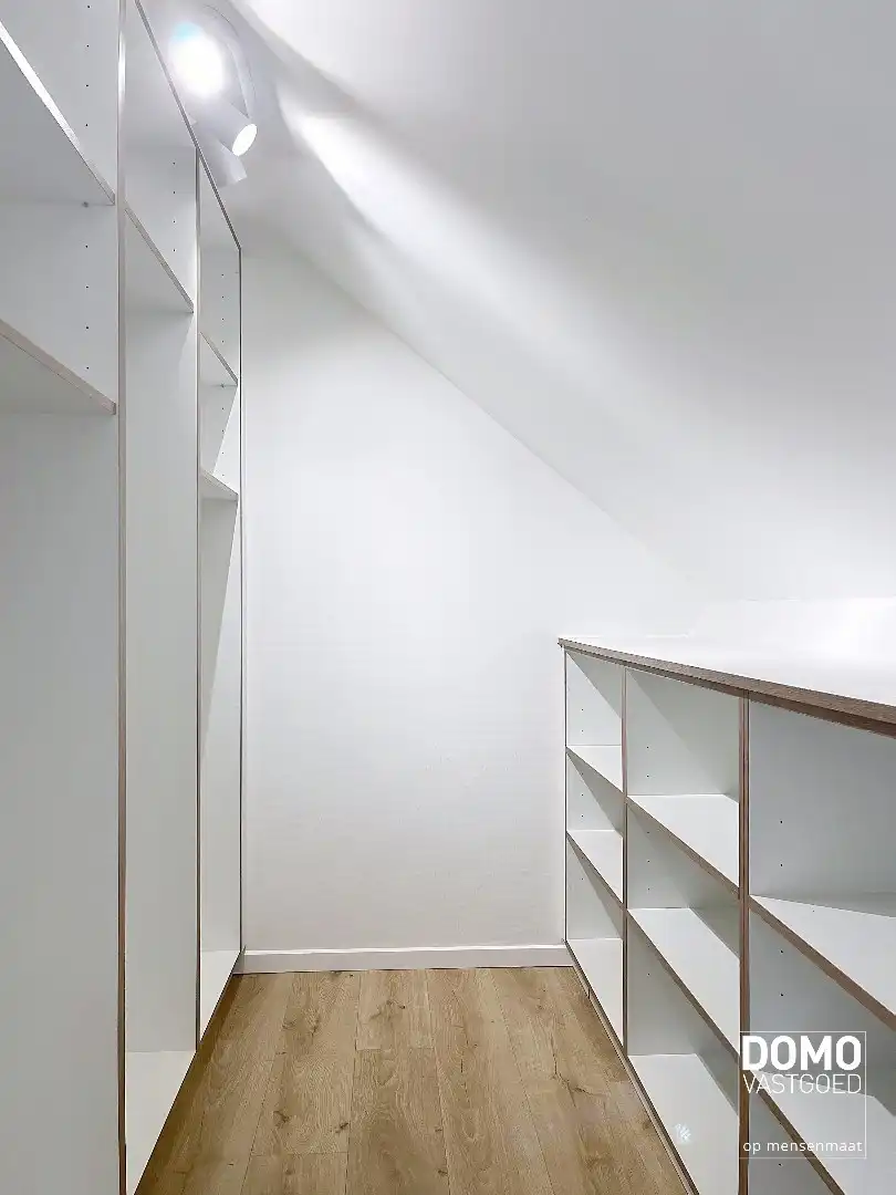 VOLLEDIG GERENOVEERDE WONING MET 3 SLAAPKAMERS EN ZUIDGERICHTE TUIN foto 22