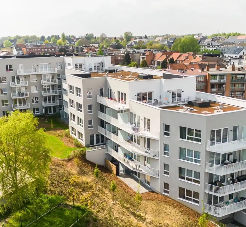 Te Huur: Ondergrondse Autostaanplaats met parkeerbeugel in Nieuwbouwresidentie  GARDEN VIEW foto 3