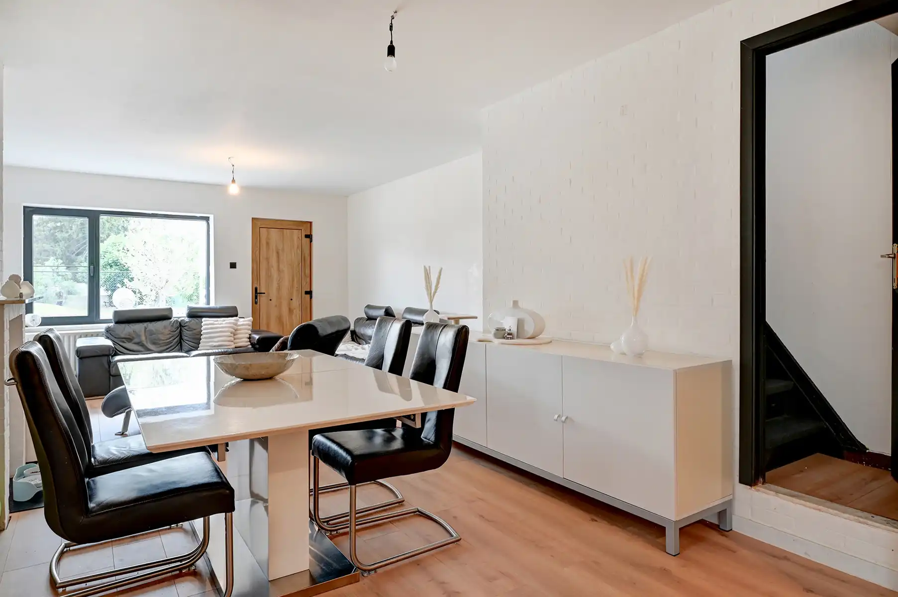 Instapklare, gerenoveerde woning (165 m²) met 2 slaapkamers (mogelijkheid tot 3), veranda en dubbele garage. foto 5