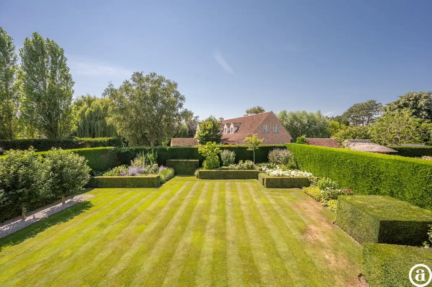 Stijlvolle vrijstaande villa in Maaiken – Knokke             foto {{pictureIndex}}